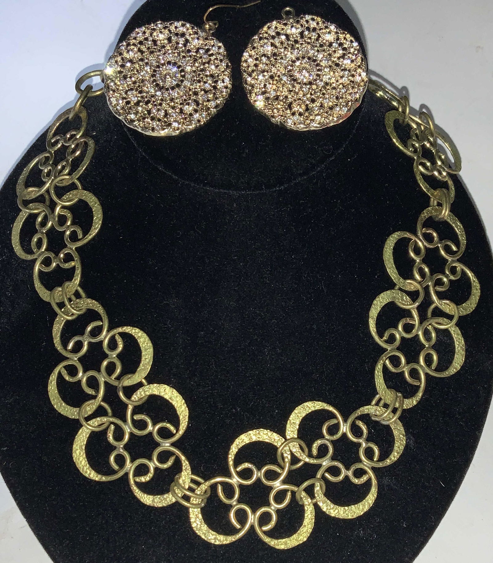 Coordinating Gold Tone Jewelry Grp 4 (1 of 5)