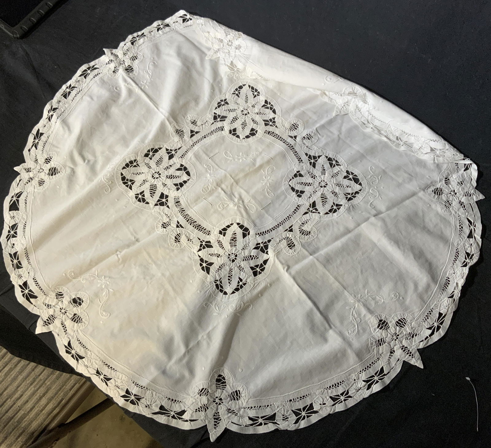 Lot 4 Assorted Linens (1 of 5)