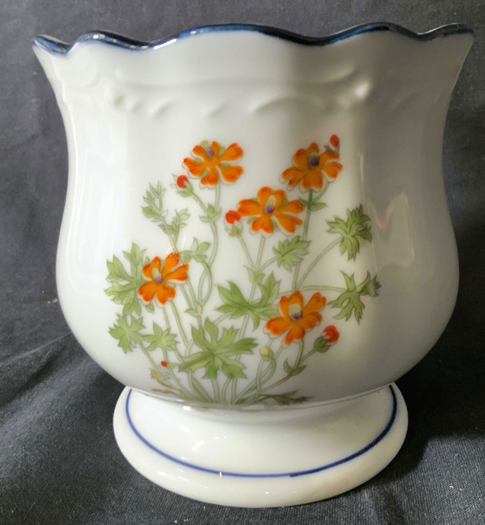 TAKAHASHI Footed Porcelain Cache Pot (1 of 8)