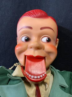 Vintage Jerry Mahoney Ventriloquist Doll: Vintage 1950S JERRY MAHONEY VENTRILOQUIST DUMMY PUPPET FIGURE DOLL PAUL WINCHELL GREEN SUIT, PULL STRING TO MAKE MOUTH MOVE DOES NOT WORK. Wear is consistent with age and use. Measures approx 24 inche