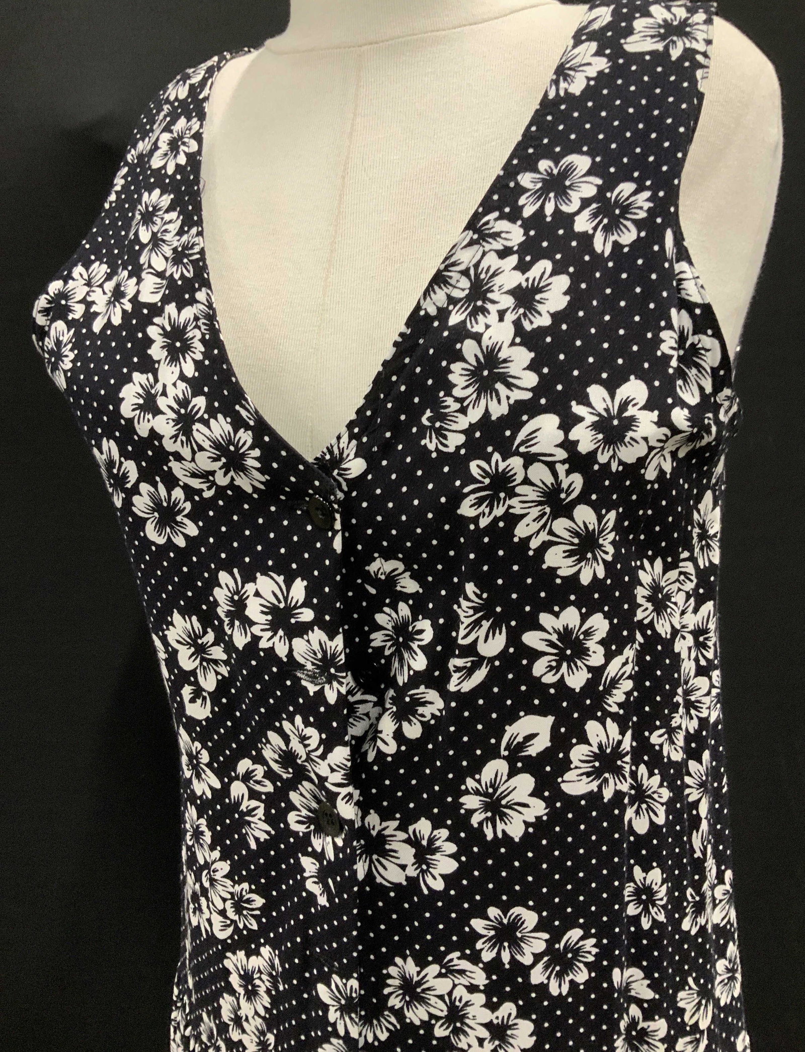 S. Roberts Summer Rayon Dress, Blk & Wh Floral (1 of 7)