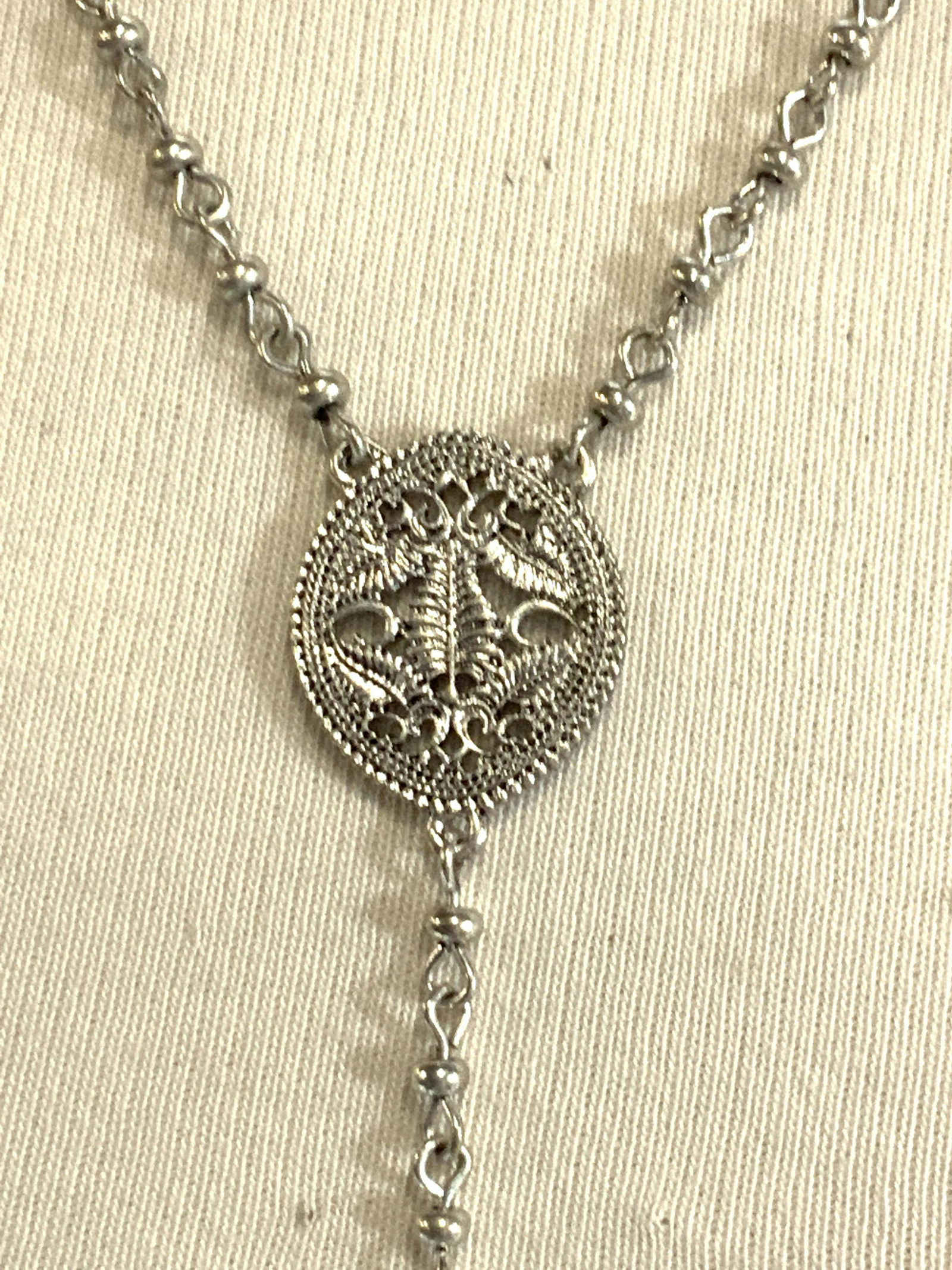 Silver toned Laurel Pendant Y Necklace, Jewelry (1 of 5)