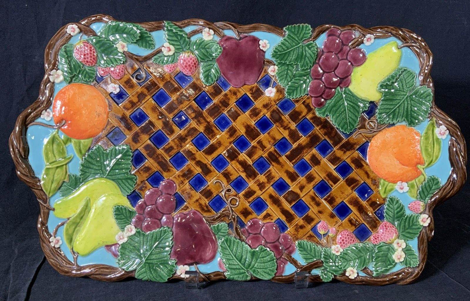 DUNCAN ENT Majolica Serving Dish (1 of 6)