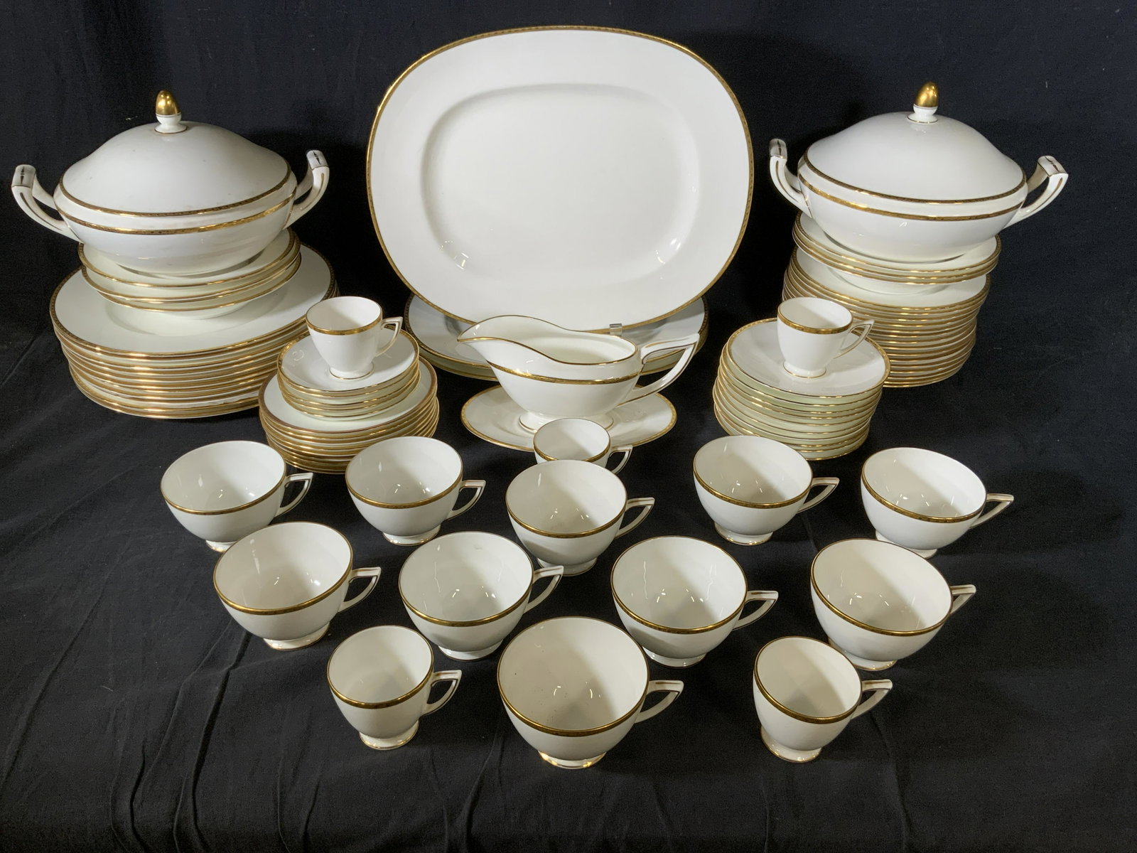Set 79 MINTON Bone China Dinnerware: Set 79 MINTON Bone China Dinnerware, stamps read ‘H-5183 Golden Heritage Founded Minton 1973 Bone China Made in England’, teacups measure 2 3/8 inches tall x 3 5/8 inches in diameter, gravy boat m