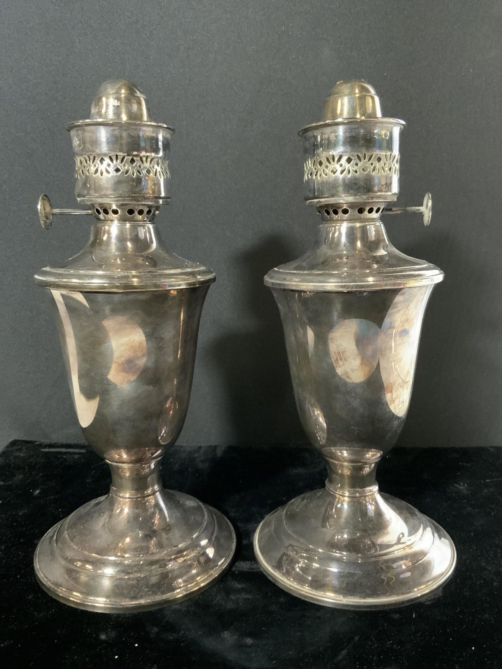 Pair GORHAM Silver Plated Table Lighters (1 of 7)