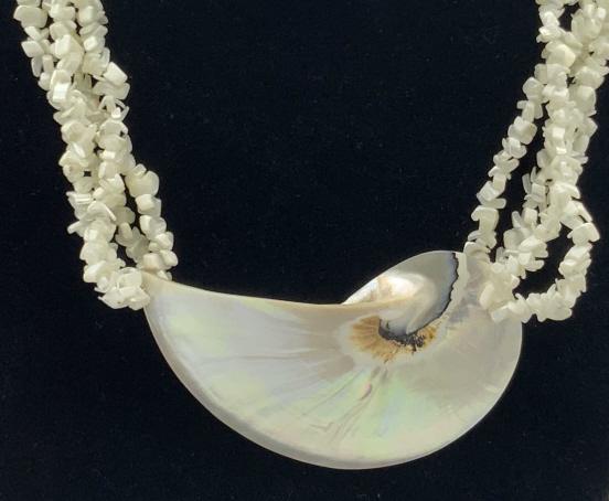 Lot 5 Statement Jewelry, Necklaces, Pins & More (1 of 10)