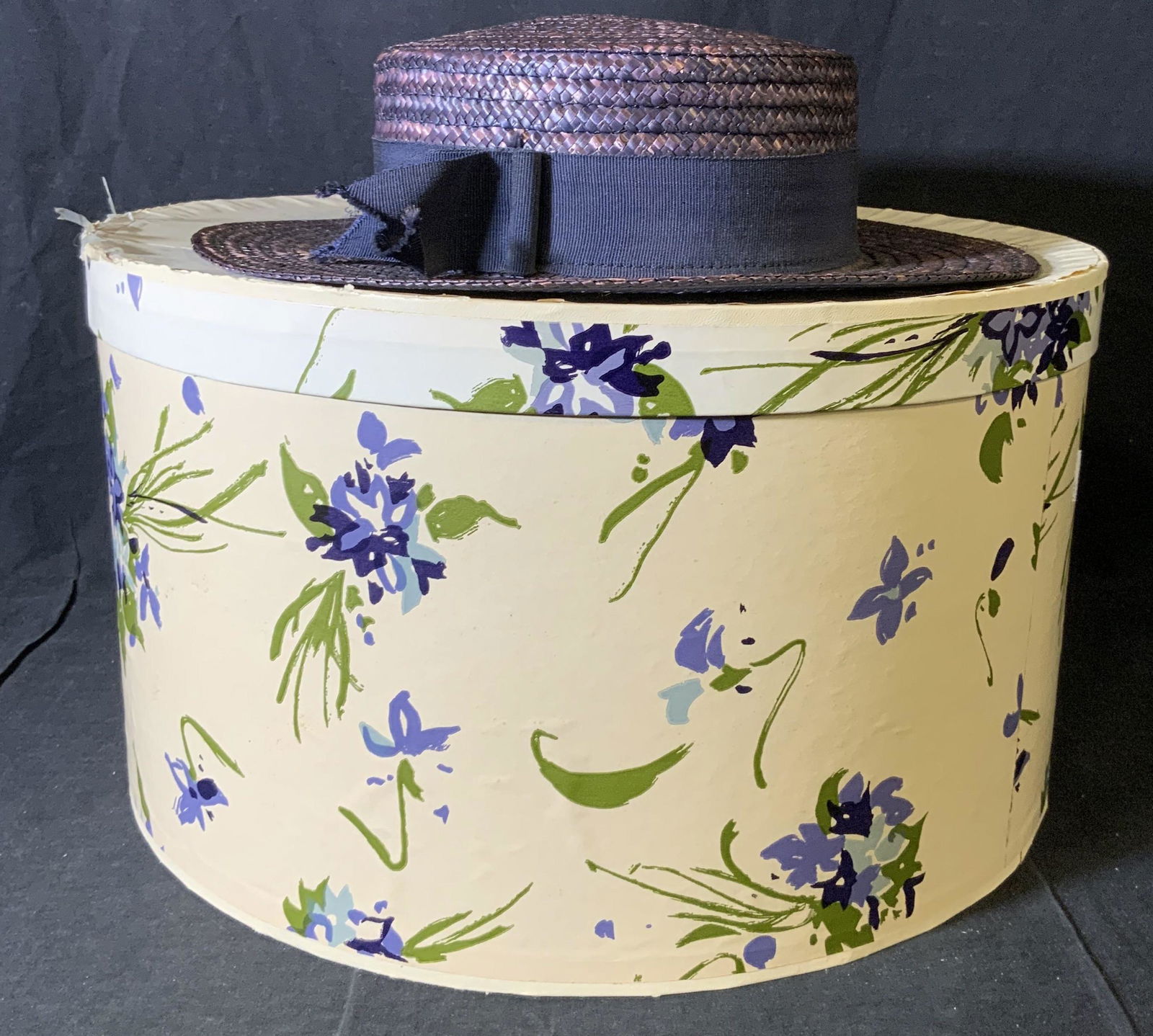 Vintage Purple Straw Hat & Hatbox (1 of 6)