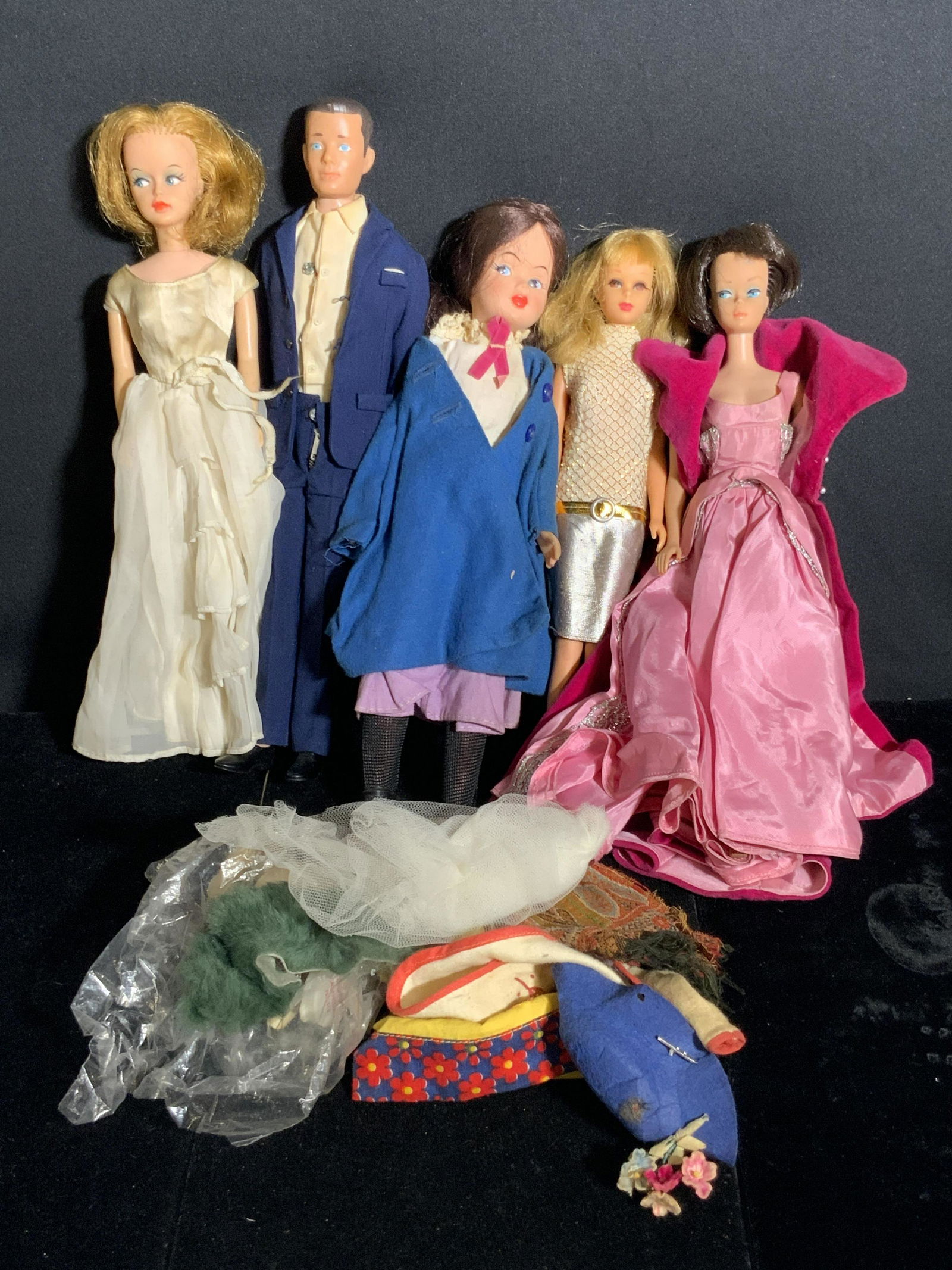 Group Lot Collectible Vintage Dolls, Barbie & More (1 of 10)