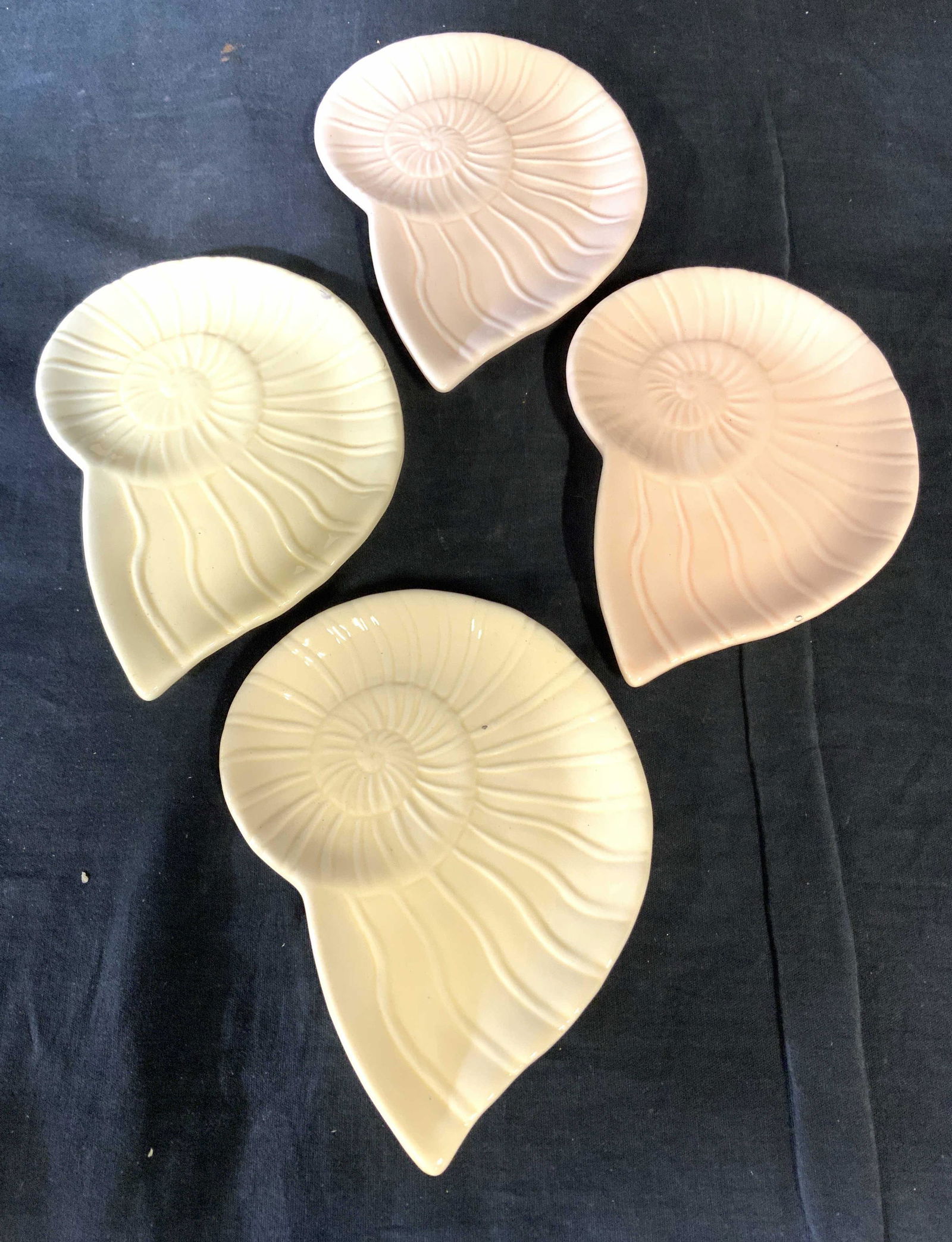 Set 4 Porcelain Nautilus Shell Dishes (1 of 8)