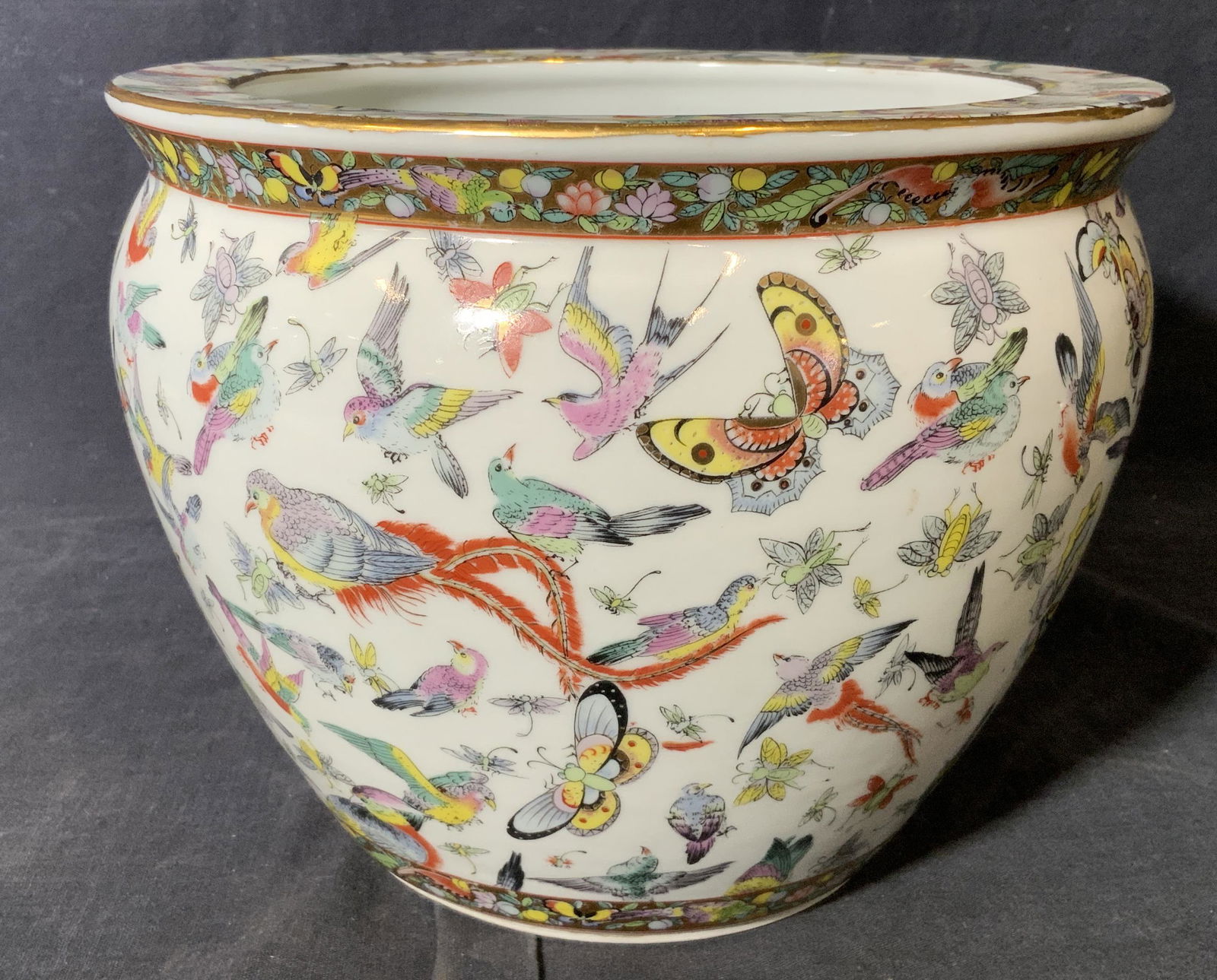 Chinese Hand Painted Porcelain Pot (1 of 7)