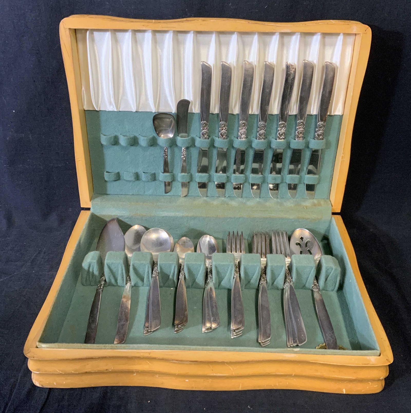 Group Lot 47 SILVER-PLATED Utensils w Case (1 of 6)