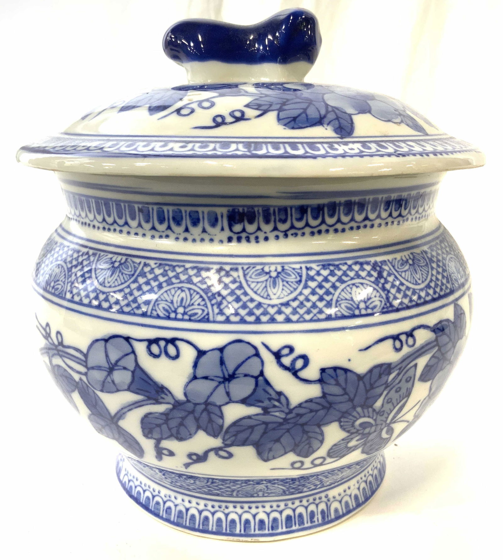 Vintage Asian Porcelain Jar W Lid (1 of 8)