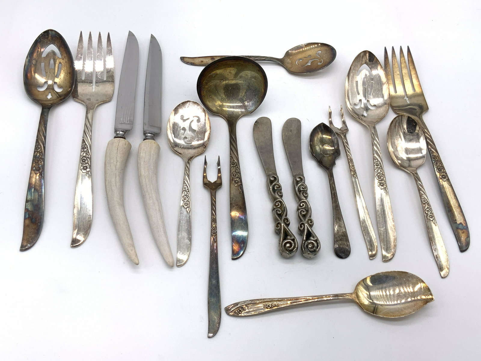 Lot 16 Silver Plated & Stainless Steel Utensils (1 of 9)