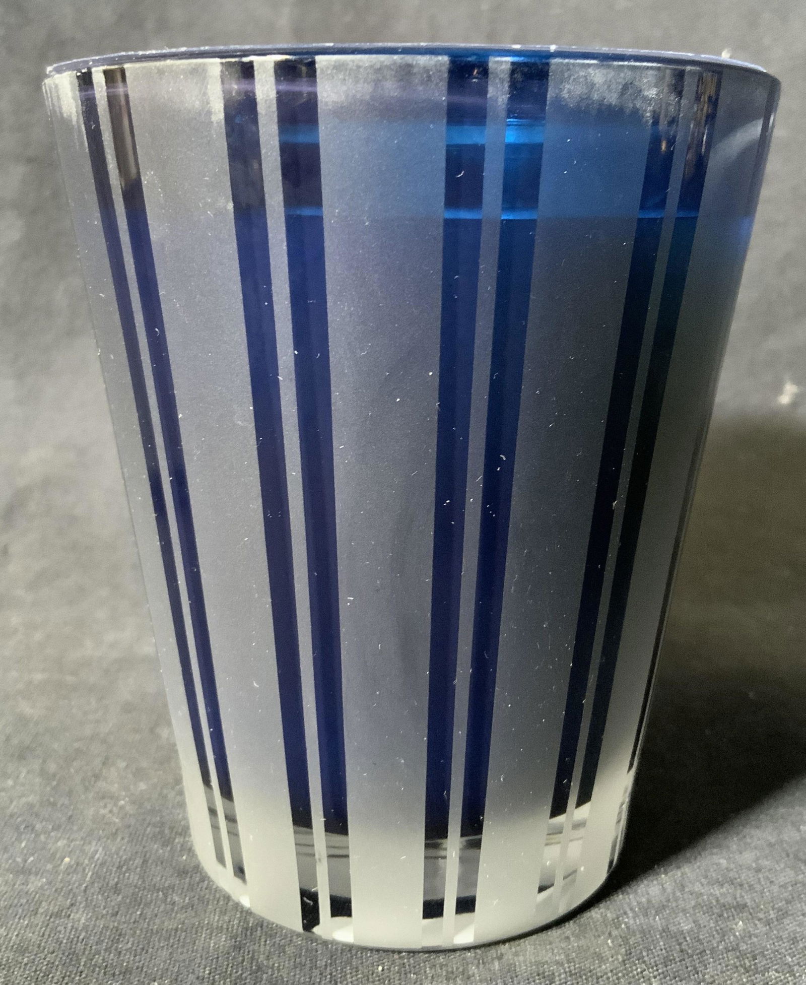 NEST FRAGRANCES Blue Garden Candle (1 of 6)