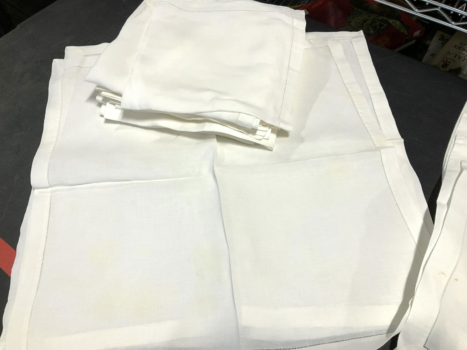 Lrg Set White Linen Dinner Napkins, more (1 of 6)