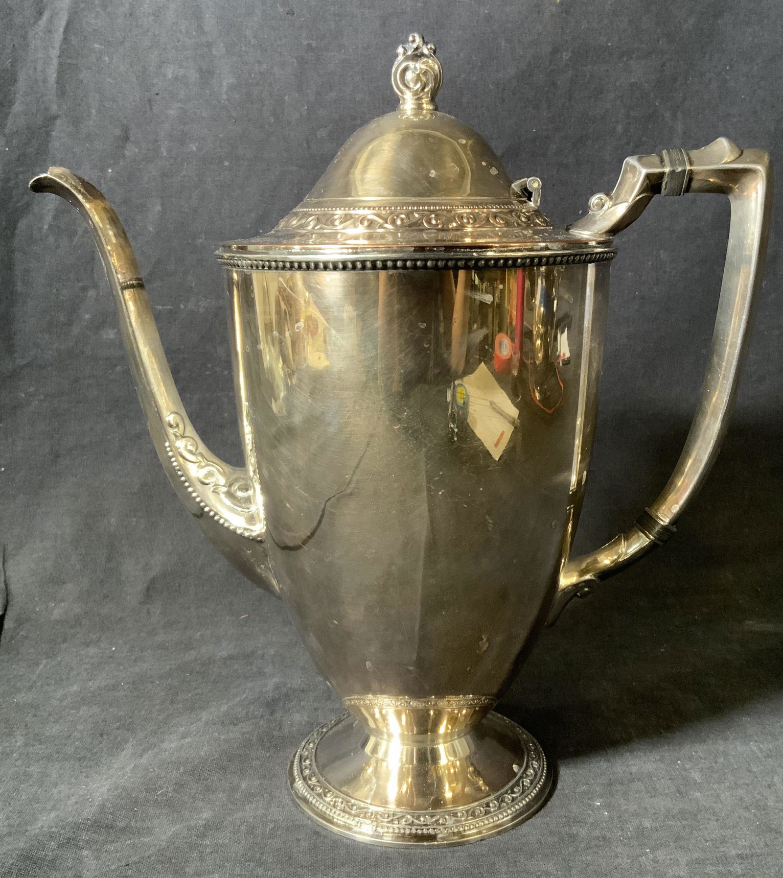ONEIDA Silverplated Coffee Pot (1 of 8)