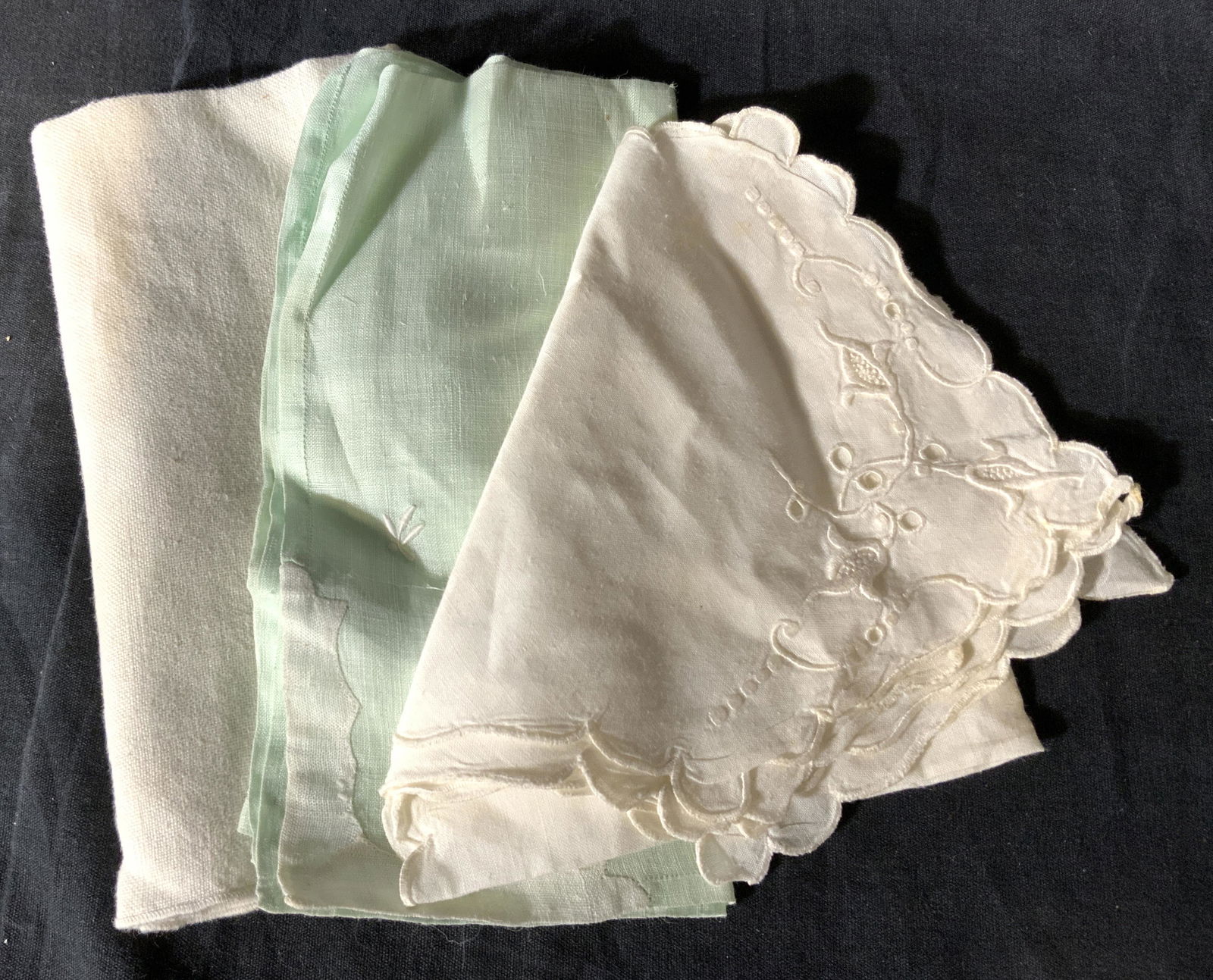Group Lot 3 Assorted Linens (1 of 5)