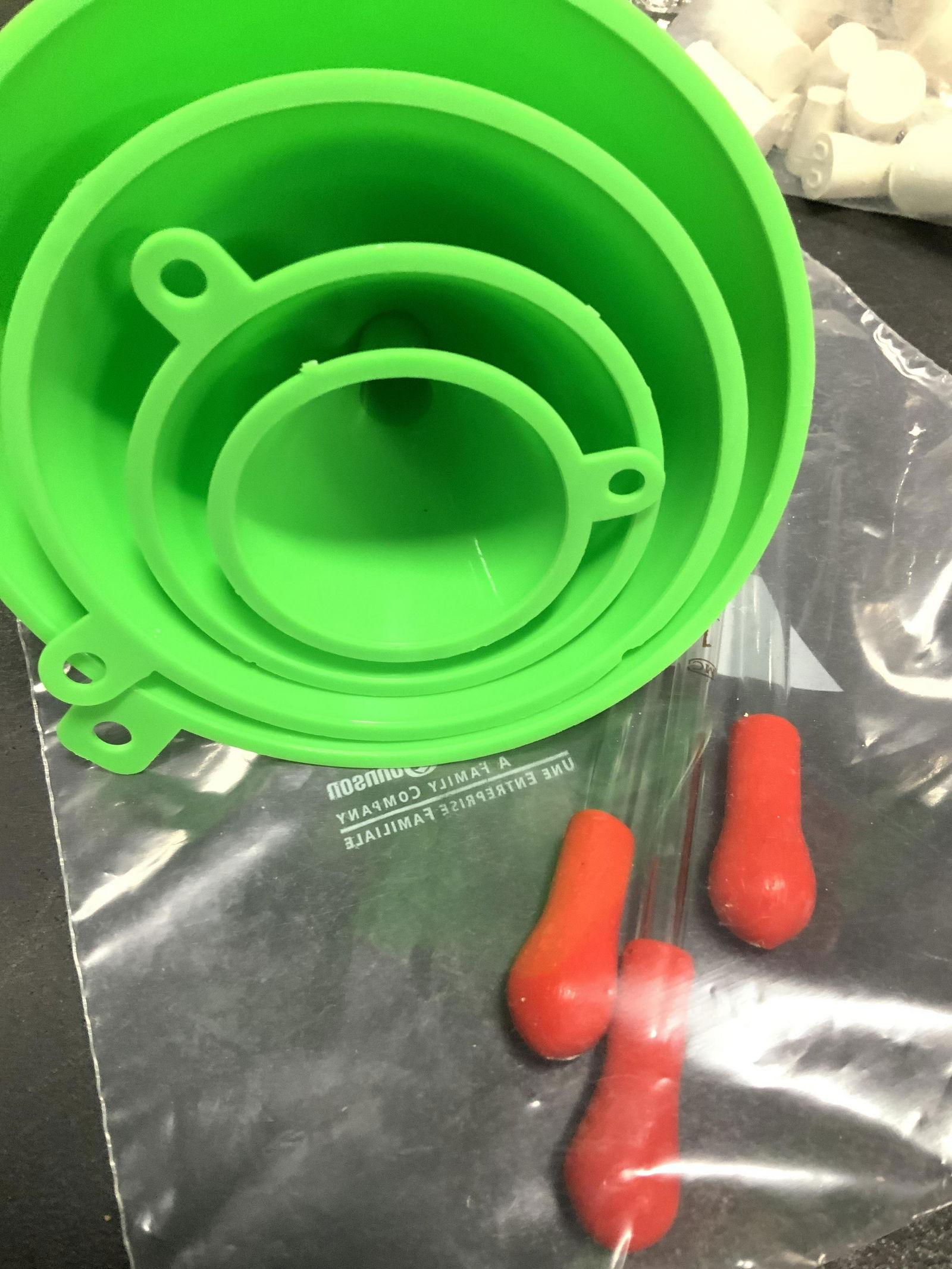 Set Plastic Green Funnels, Chemistry Cylinders (1 of 6)