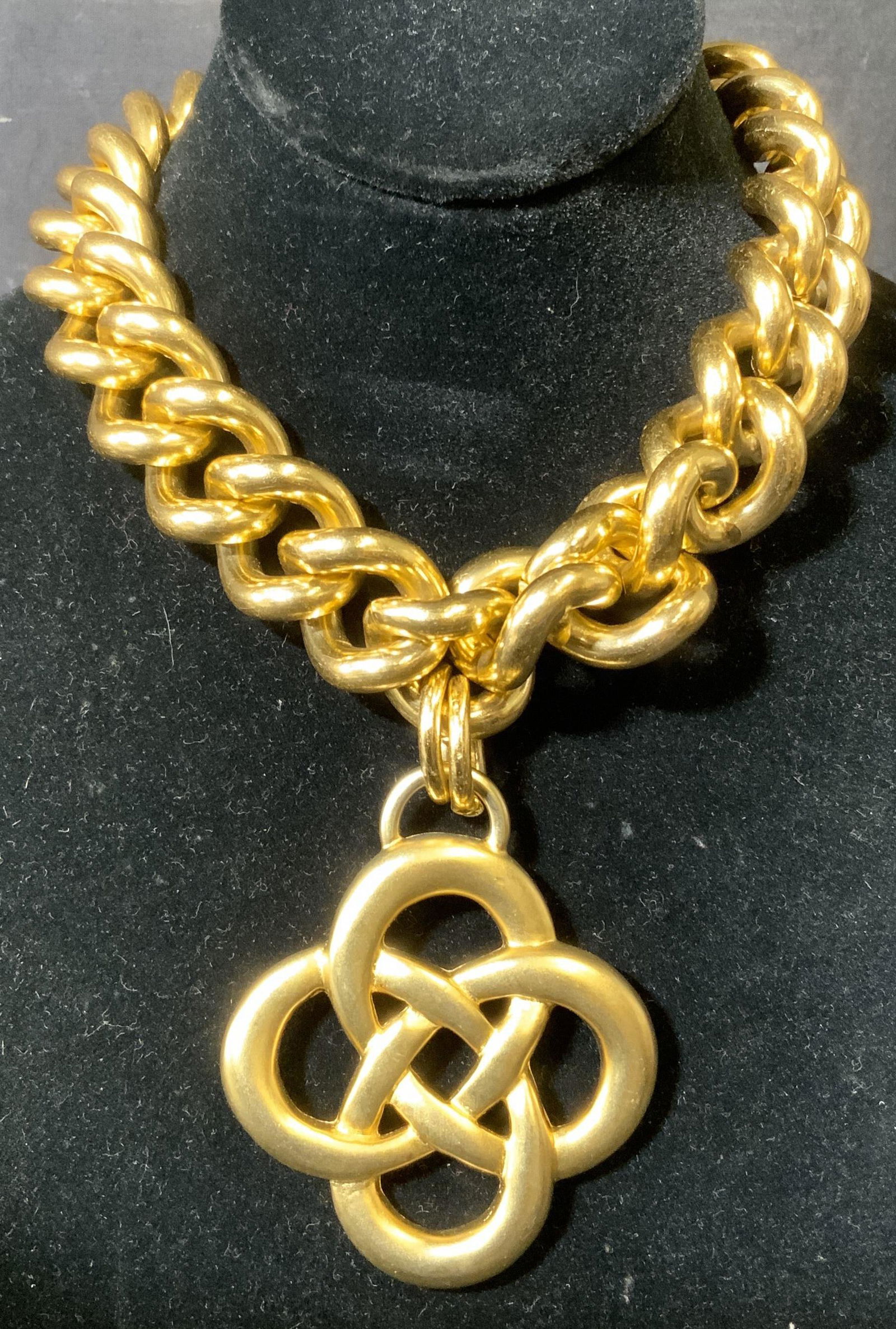 Chunky Chain Celtic Knot Pendent Necklace (1 of 6)