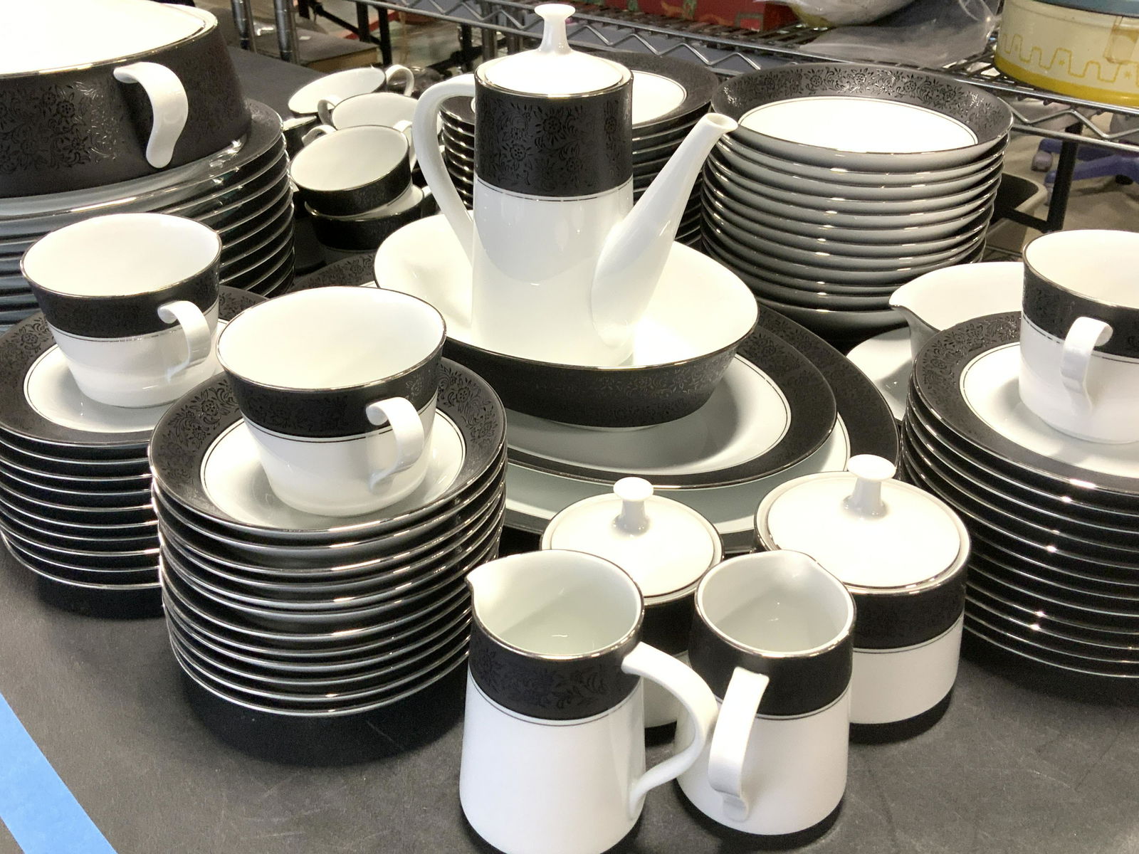 NORITAKE MIRANO Chinaware Set 92, Japan (1 of 10)