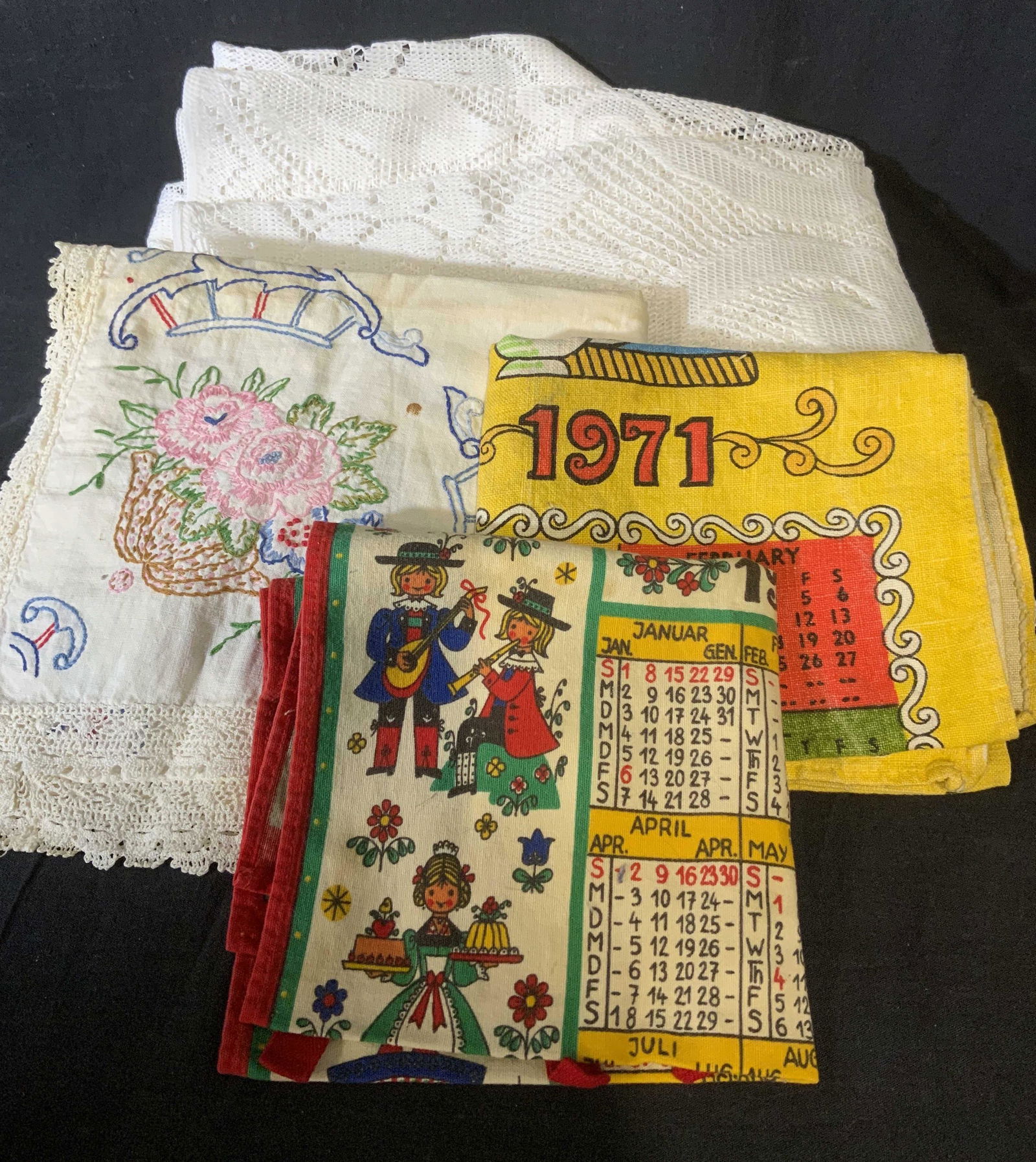 Lot 4 Assorted Vintage Linens (1 of 5)