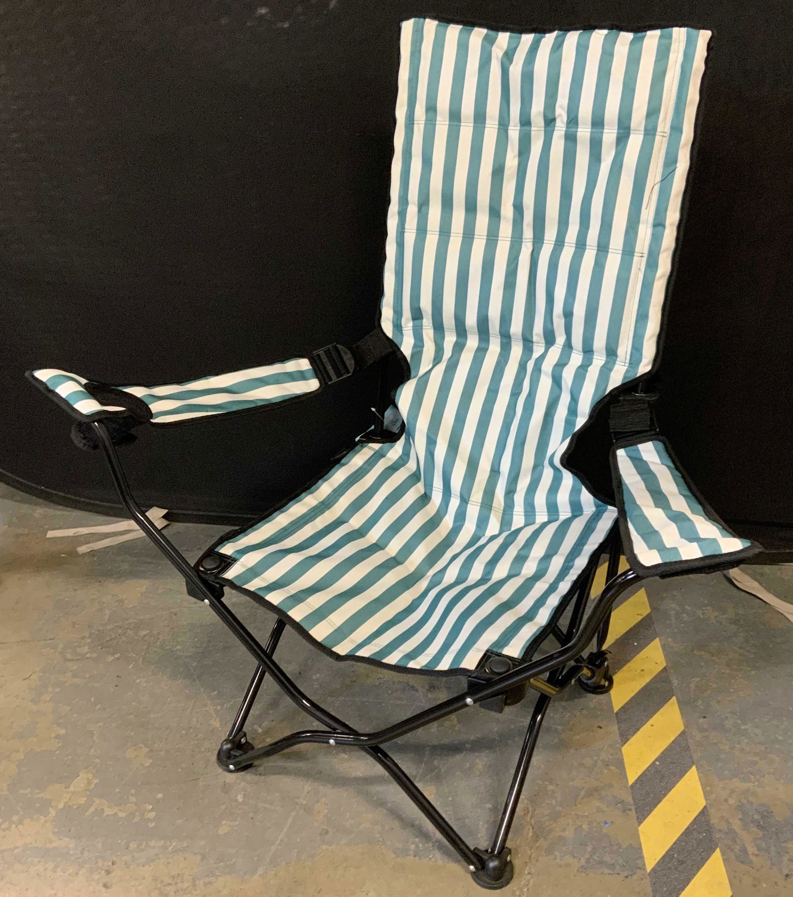 Collapsible Beach Chair w Case (1 of 7)