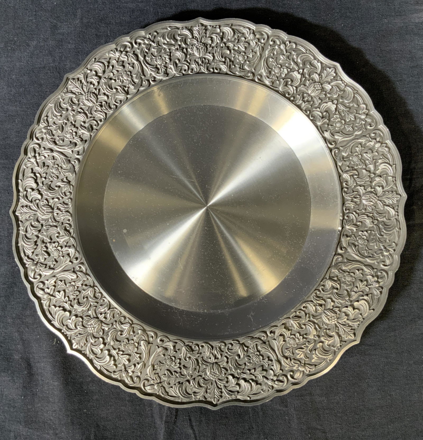 ROYAL SELANGOR Pewter Plate (1 of 5)
