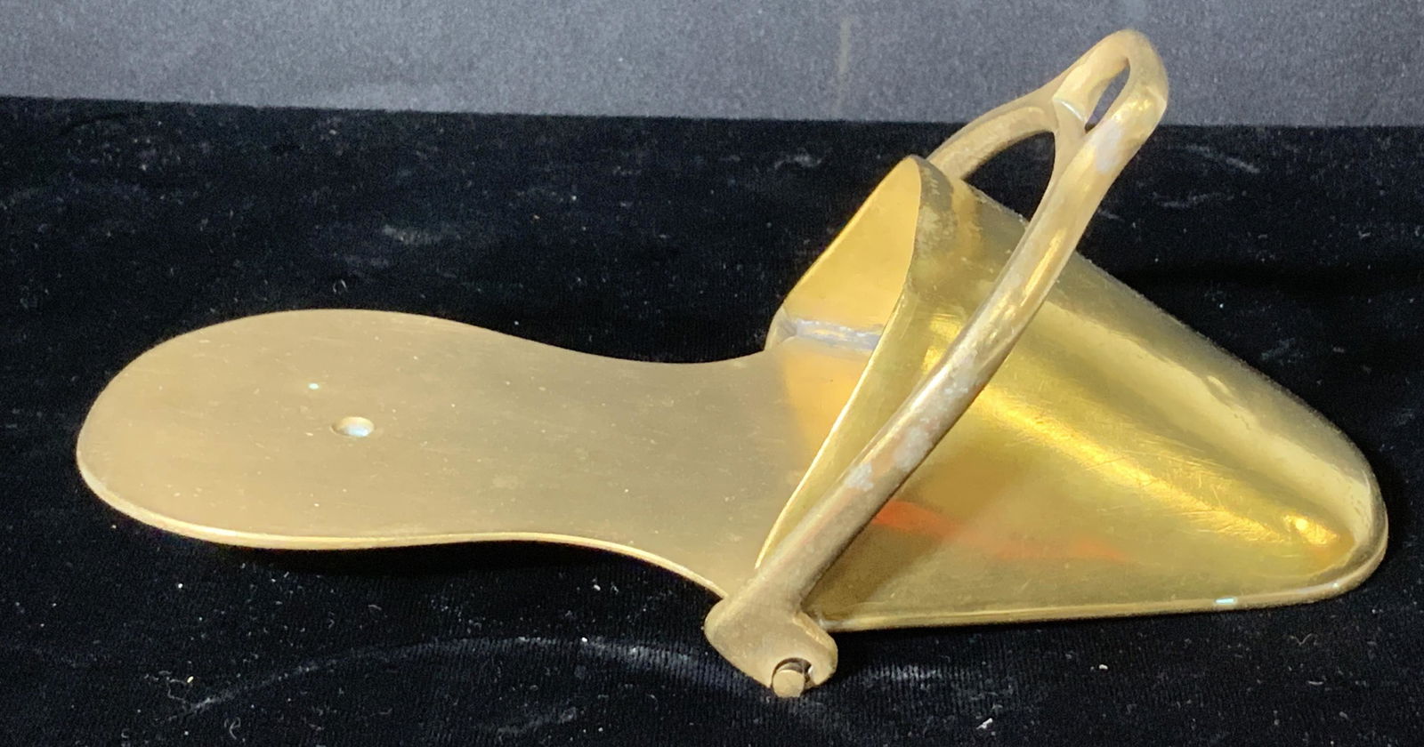 Brass Shoe Form Child’s Stirrup (1 of 5)