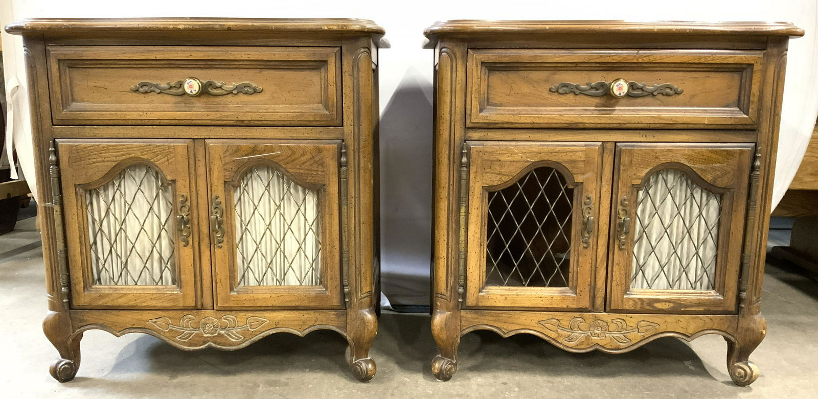 Antique HICKORY Wooden Side Tables (1 of 12)