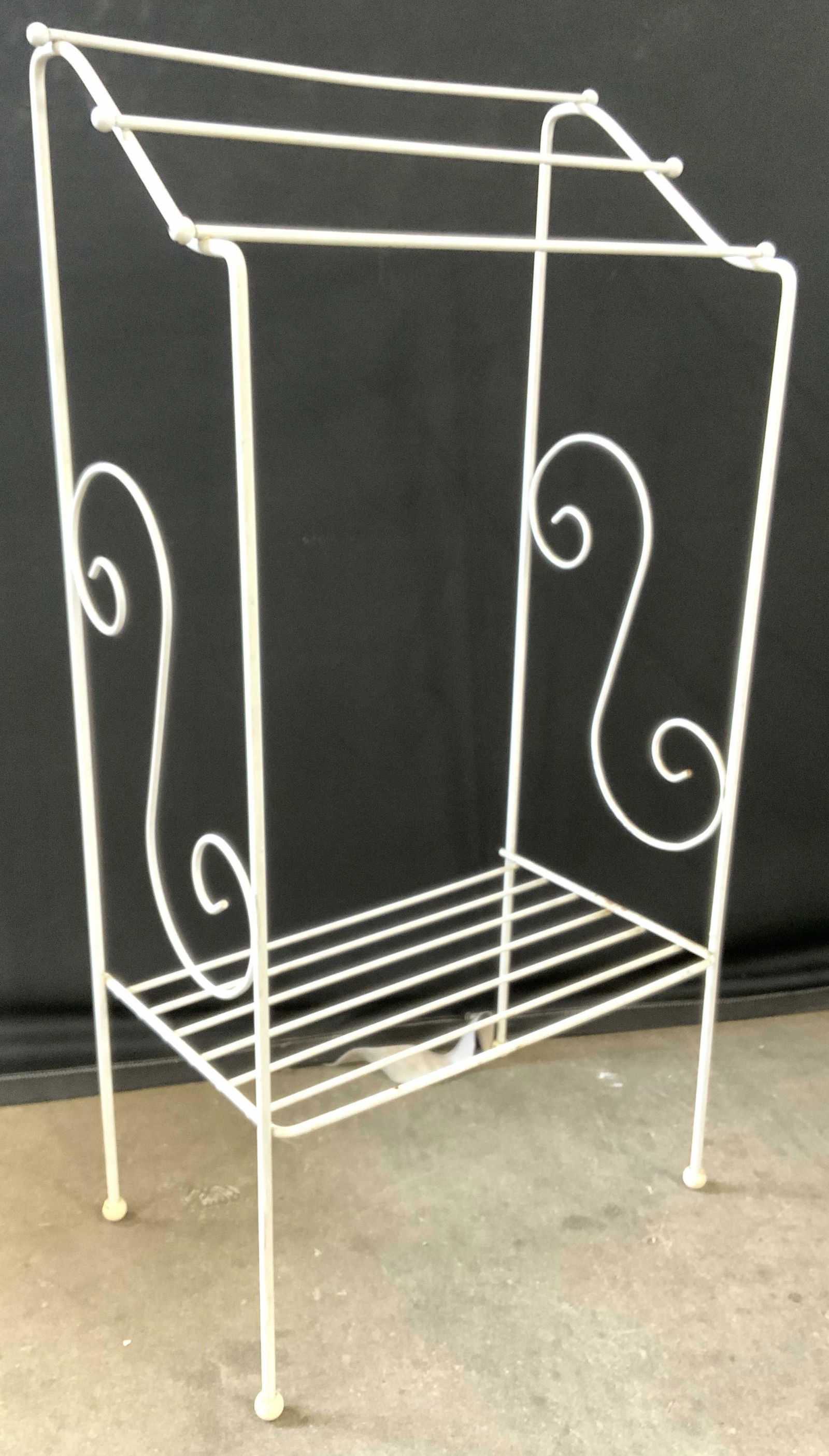 Vintage Footed Metal Towel Rack (1 of 8)