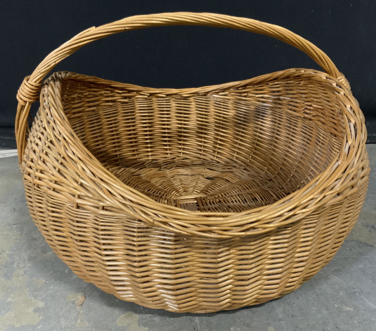 Woven Wicker Basket (1 of 6)