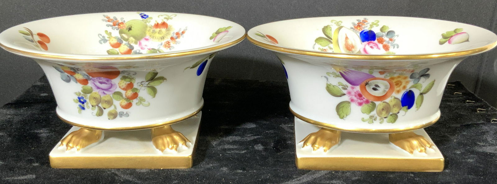 Pair Claw Foot HEREND HUNGARY Porcelain Bowls (1 of 9)
