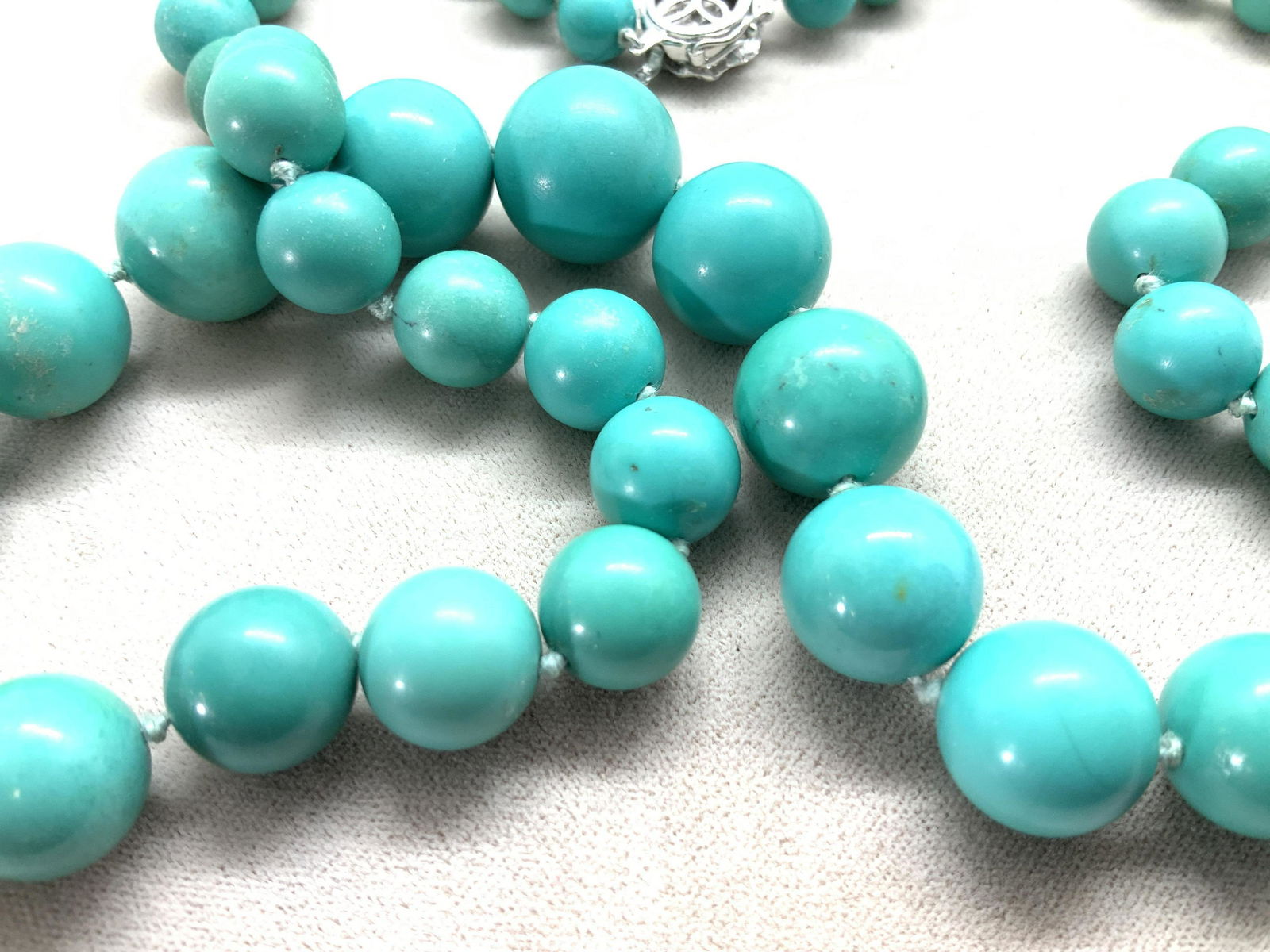 Turquoise Bead Necklace w Gem & 14 K Gld Clasp (1 of 8)
