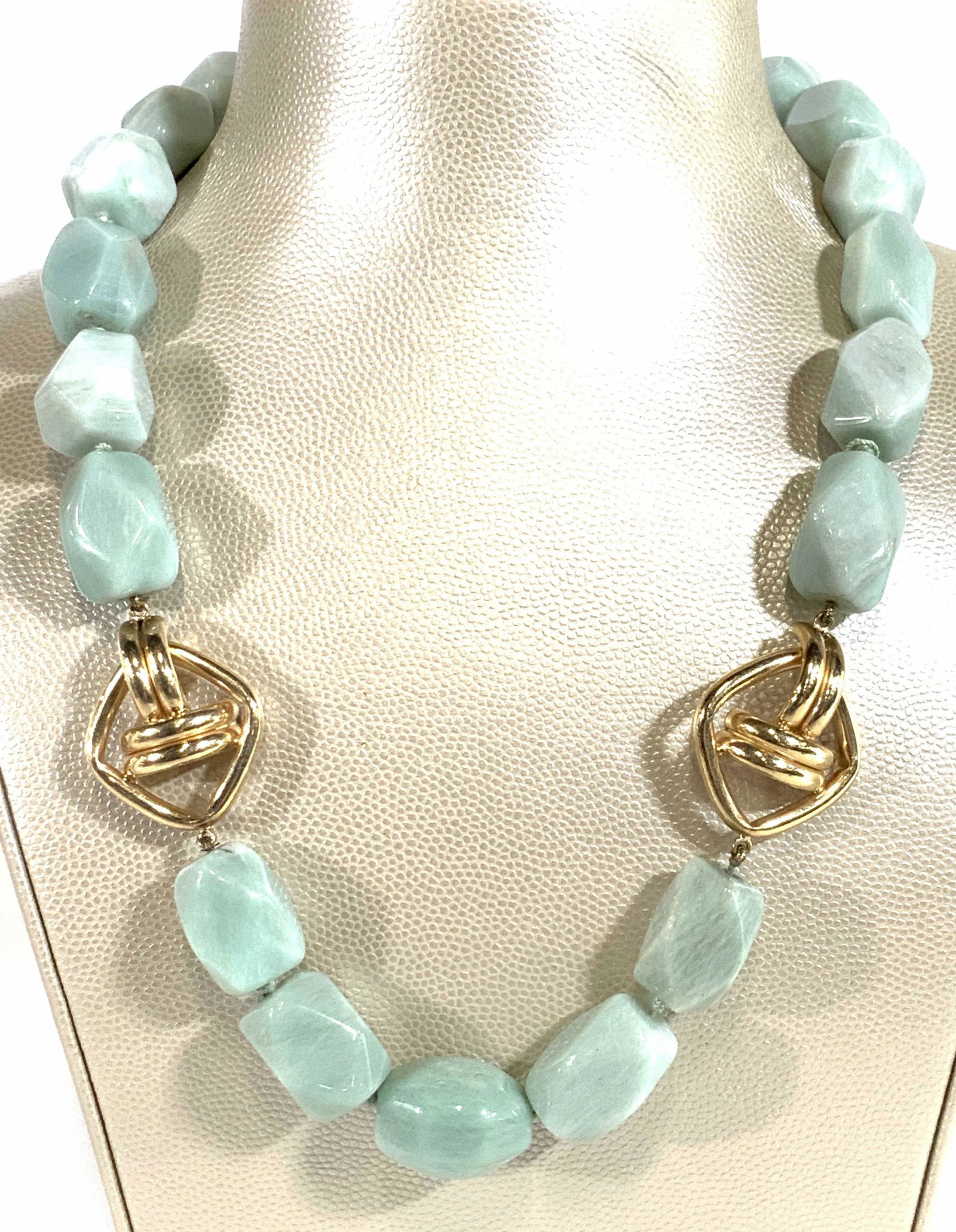 Chunky Natural Stone Necklace with Sculpture (1 of 10)