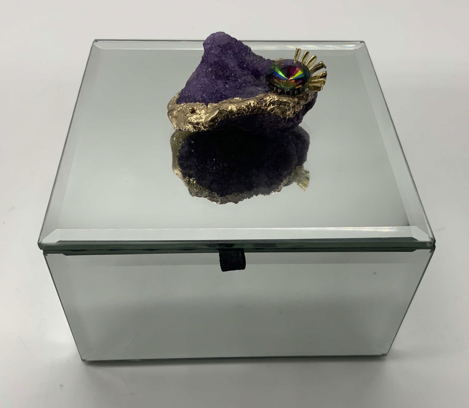 Mirrored Jewelry Box with Gem Handle (1 of 9)
