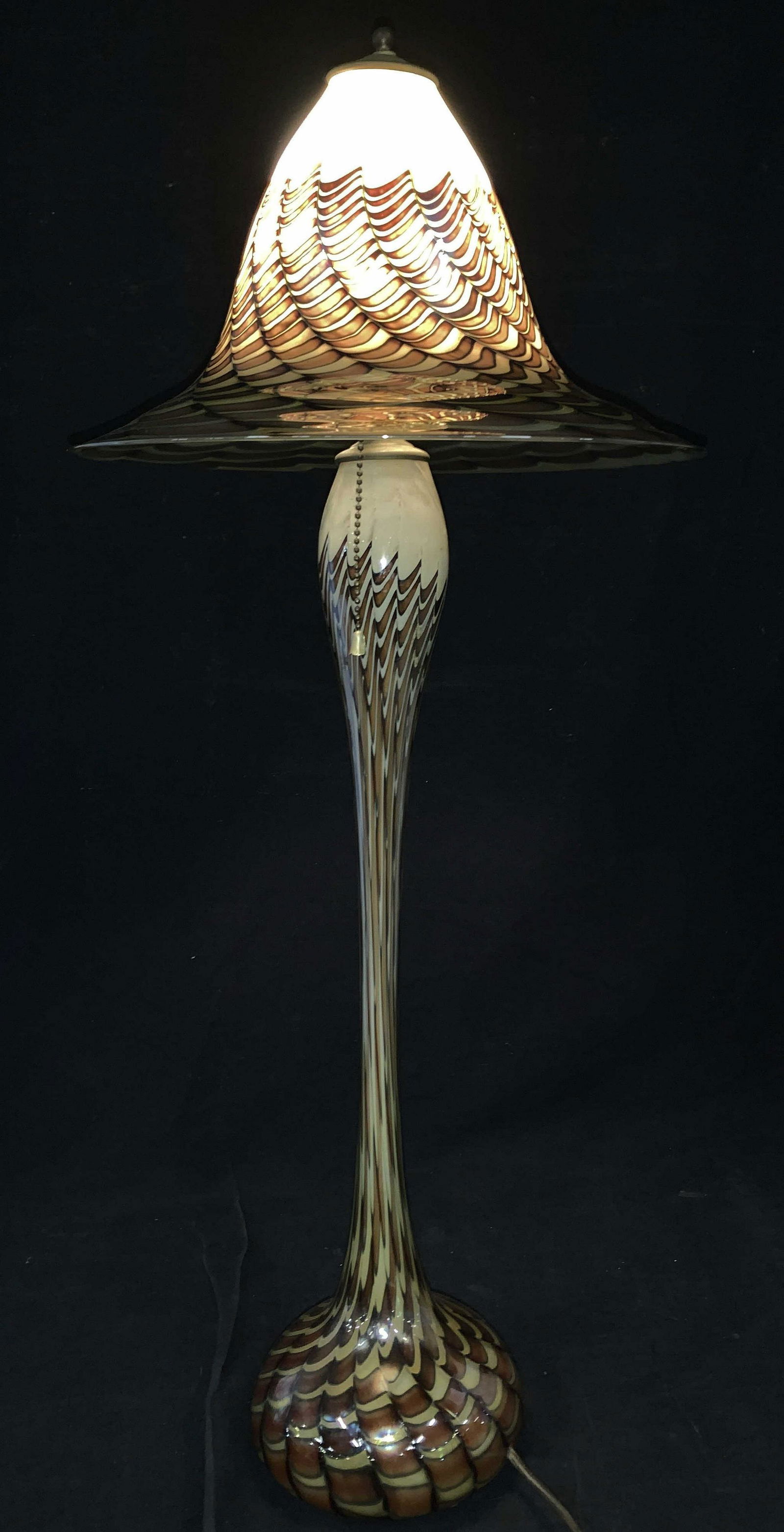Iridescent Arts & Crafts Style Art Glass Lamp (1 of 17)