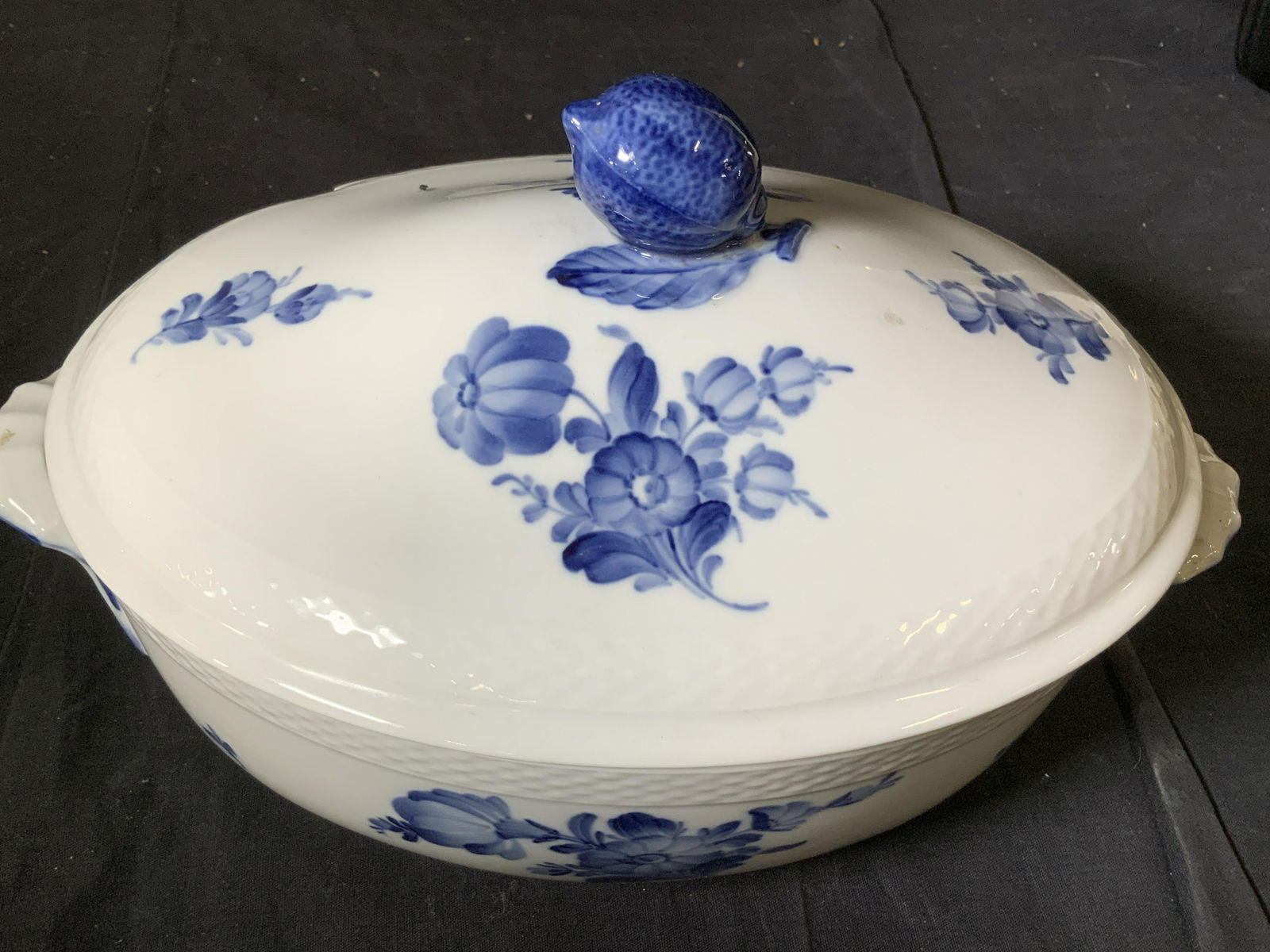 ROYAL COPENHAGEN Covered Casserole Ceramic Dish (1 of 10)