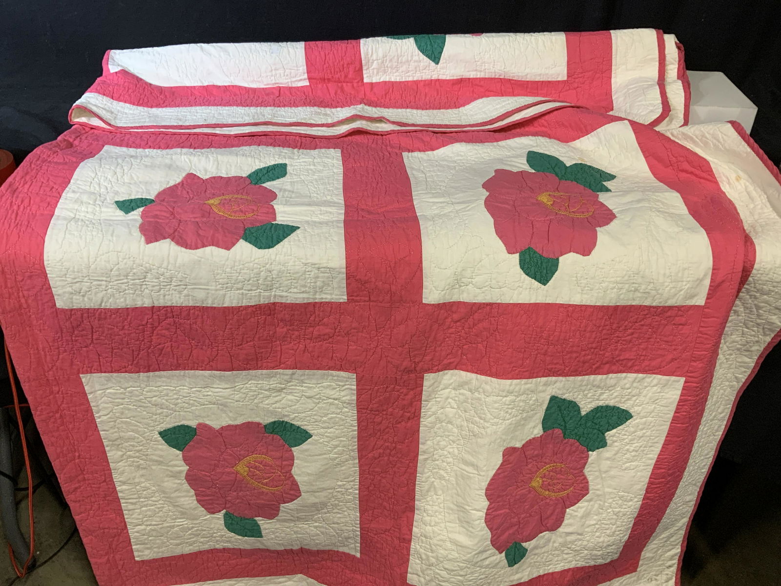 HANDMADE Vintage Cotton Quilt w Flower (1 of 7)