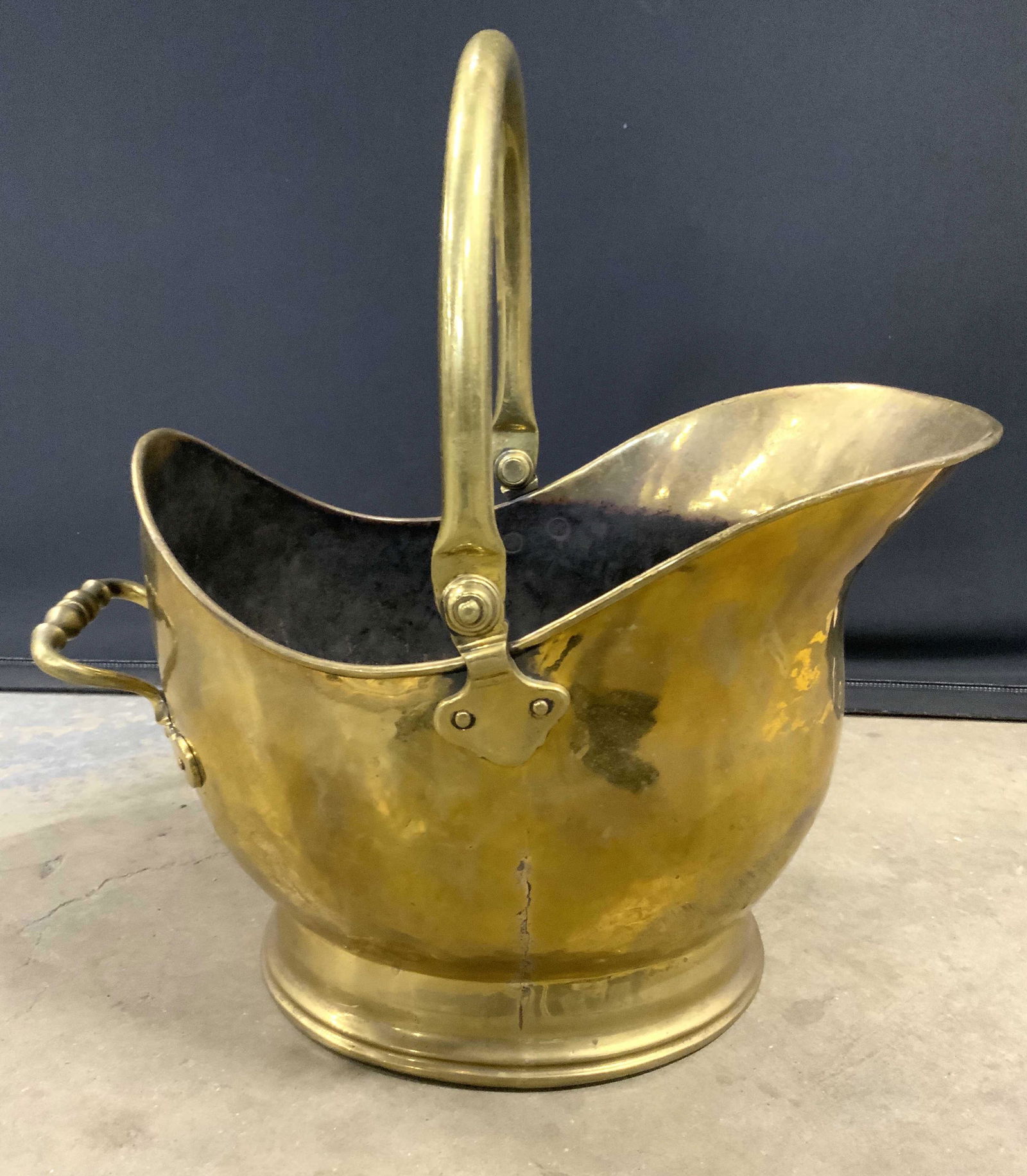 Vintage Brass Coal Scuttle W Handle (1 of 9)