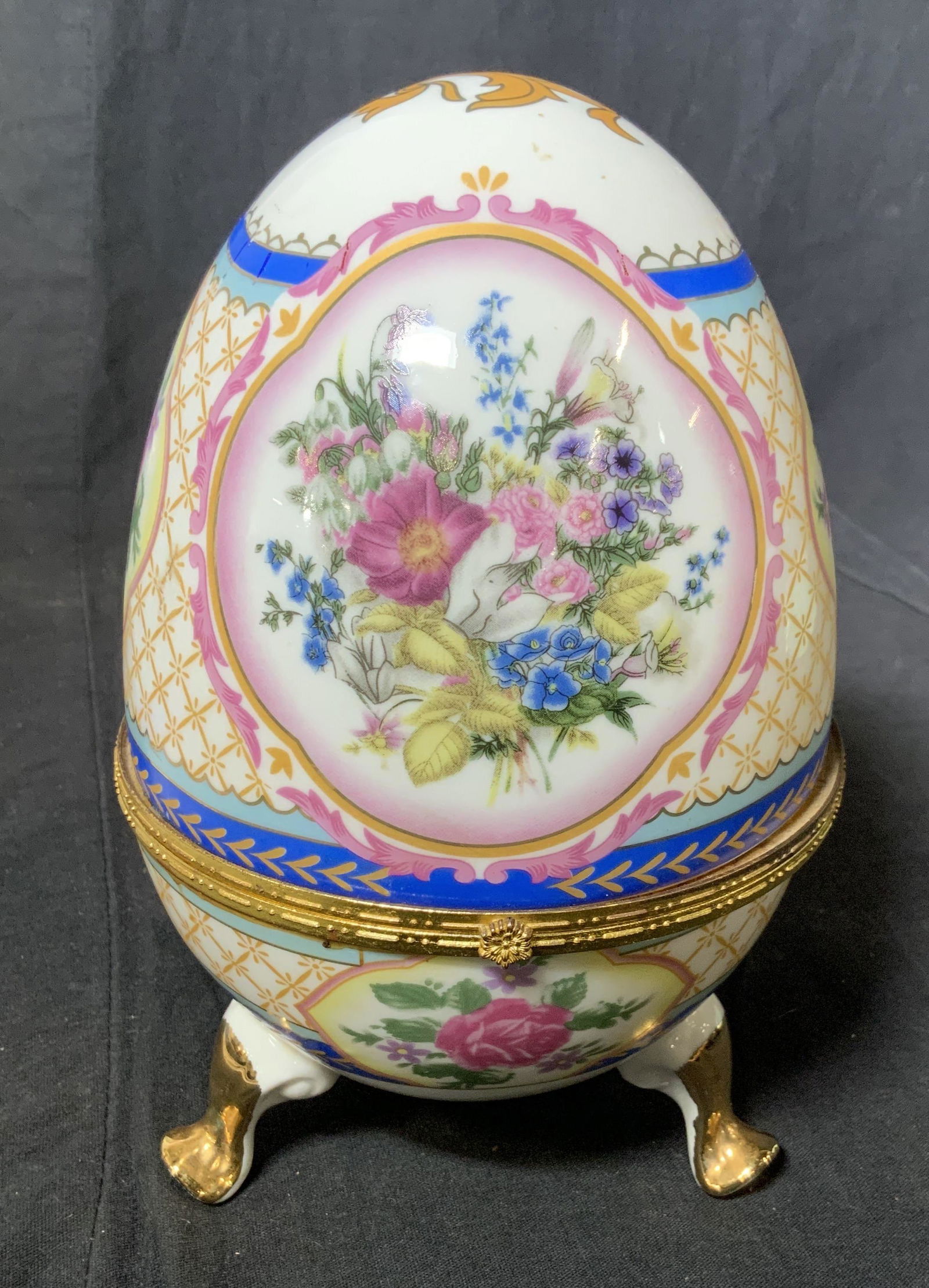 Footed Porcelain Hinged Egg Box, Vintage (1 of 7)