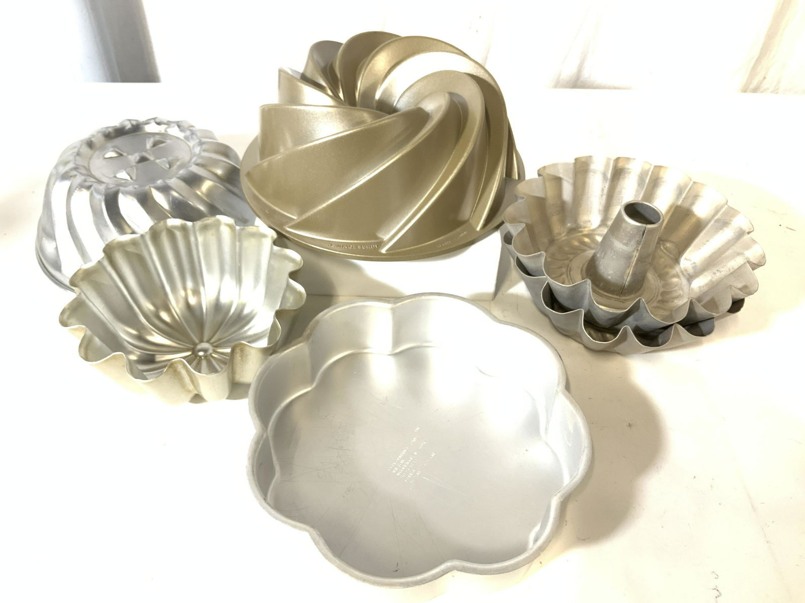 Lot 6 Aluminum Bundt Cake Pans/ Molds (1 of 6)