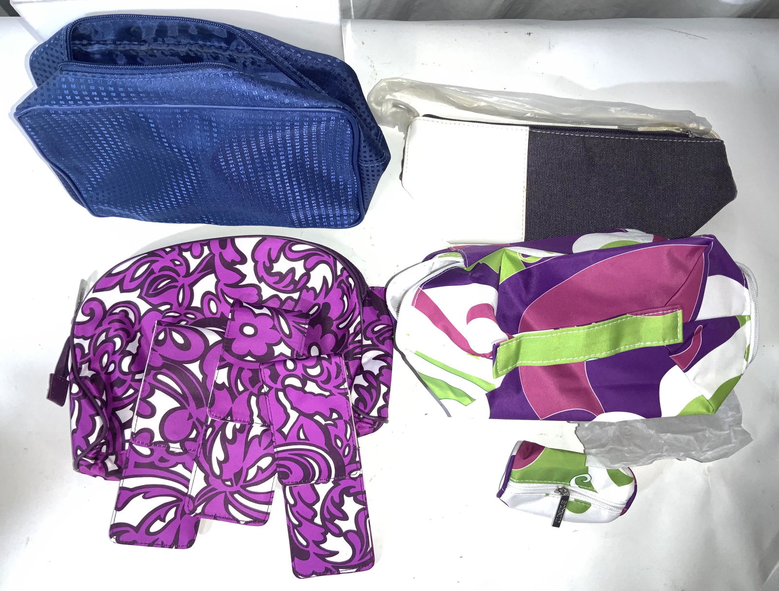 Lot 4 Cosmetic Cases, ESTE, Milly, Clinique (1 of 7)