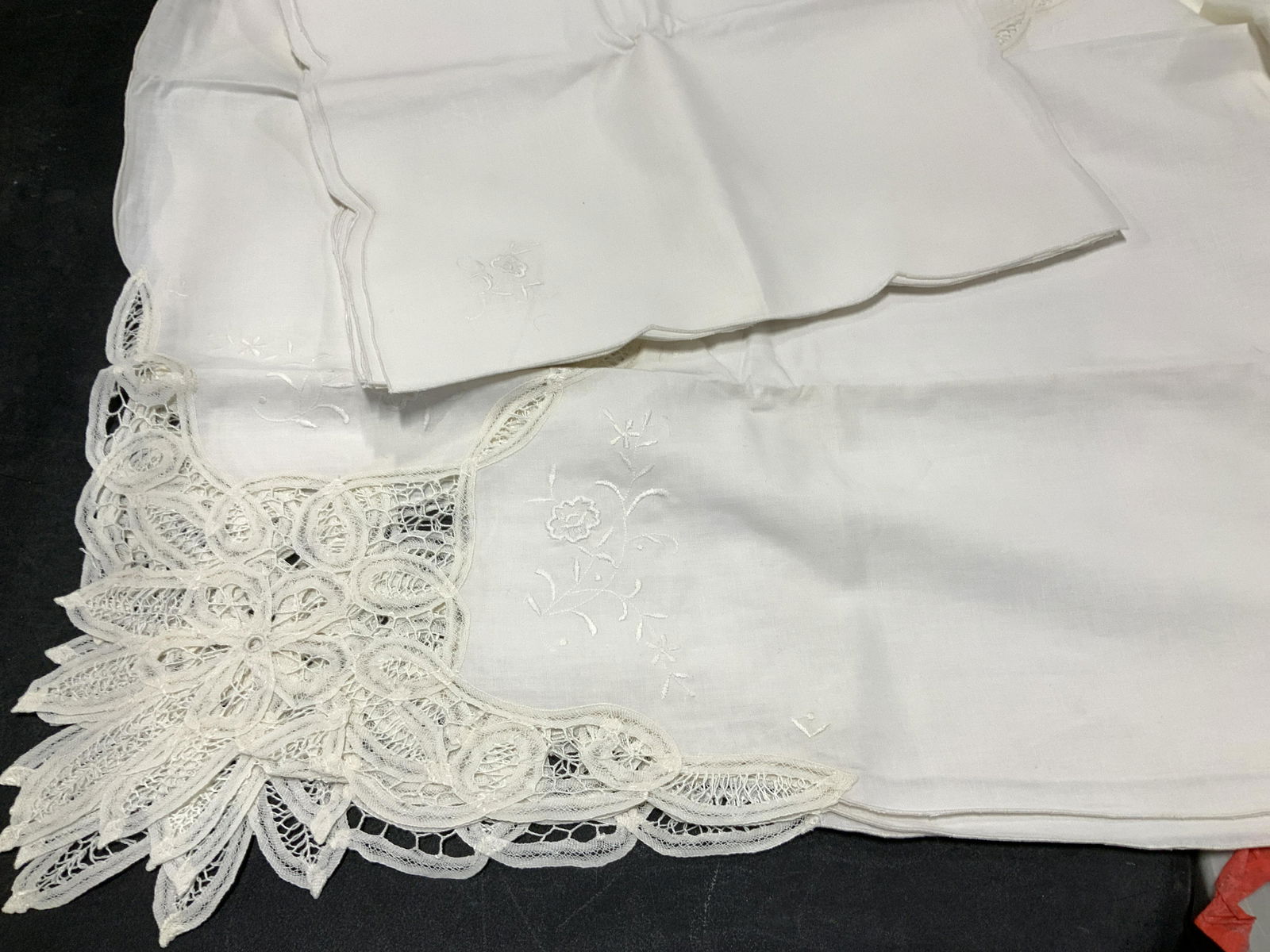 Vntg Linen Tablecloth and Dinner Napkin Set 13 (1 of 8)