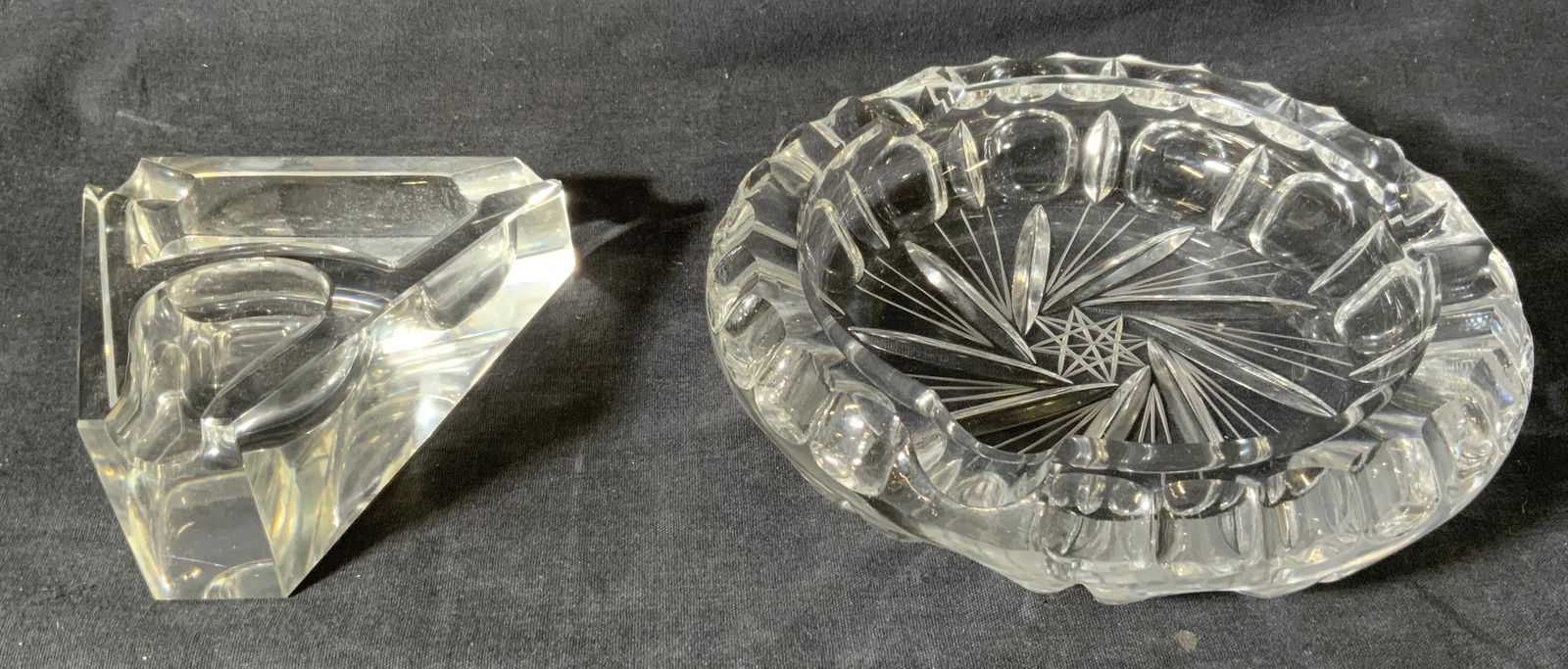 Lot 2 Glass Ashtrays (1 of 7)