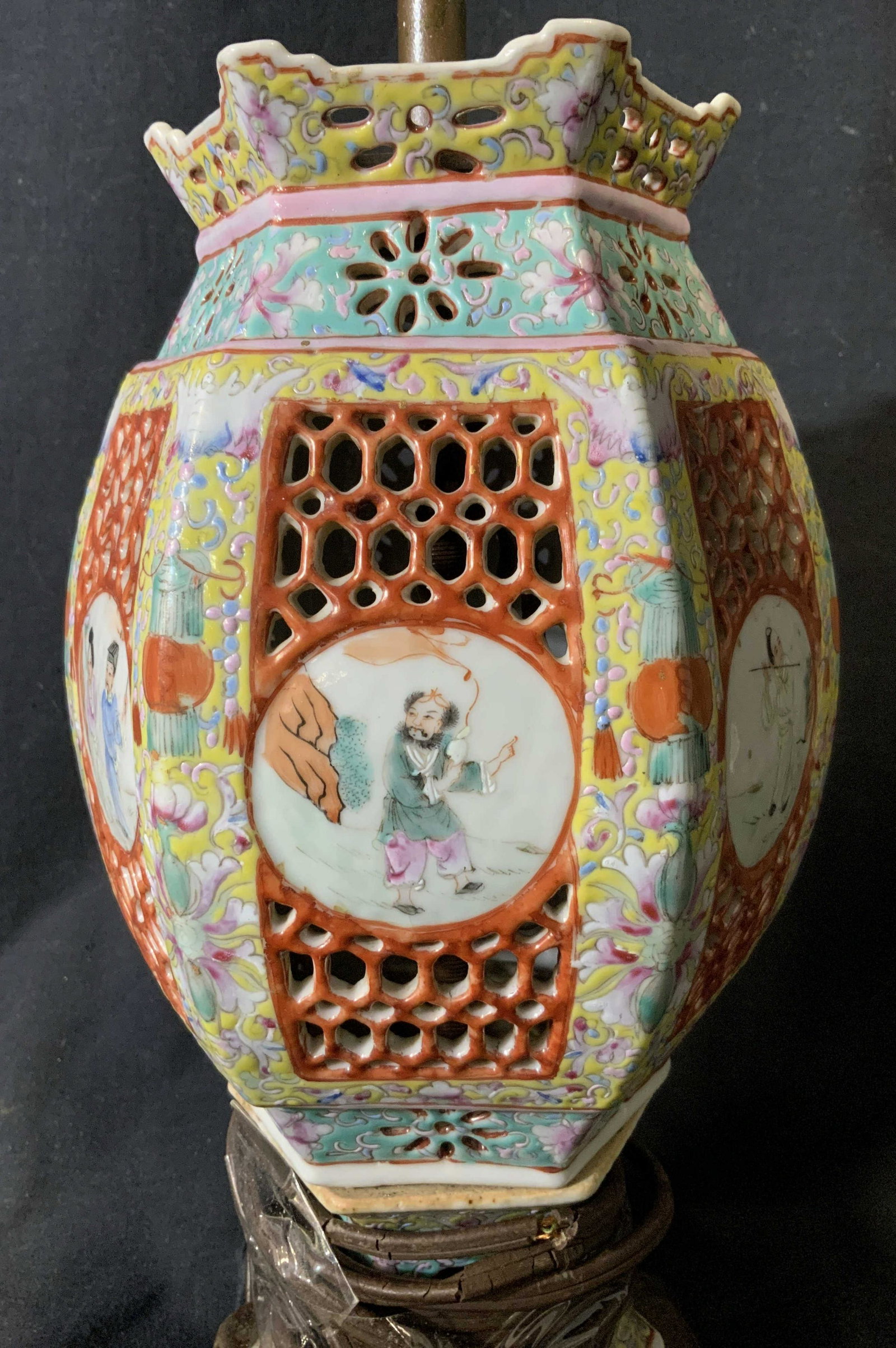 Vintage Chinese Porcelain Lamp: Vintage Chinese Porcelain Lamp, porcelain vessel possibly antique, base marked with 3 vertical lines, porcelain vessel features several scenes of people in traditional Chinese clothes, measures 24 3/4