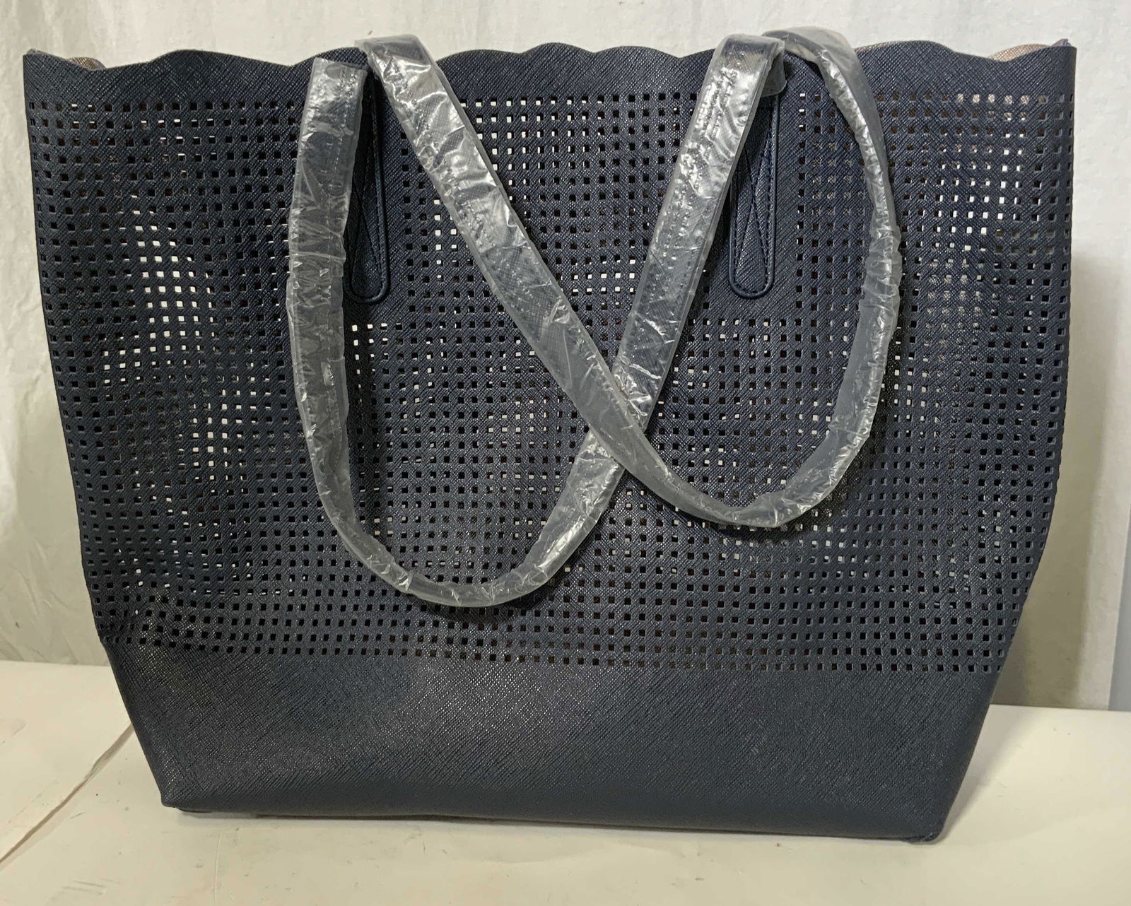 NEIMAN MARCUS Eyelet Handbag (1 of 5)