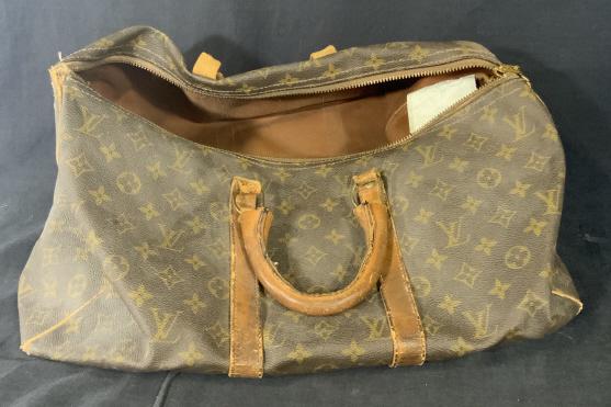 LOUIS VUITTON Collectible Iconic Monogram Purse (1 of 10)