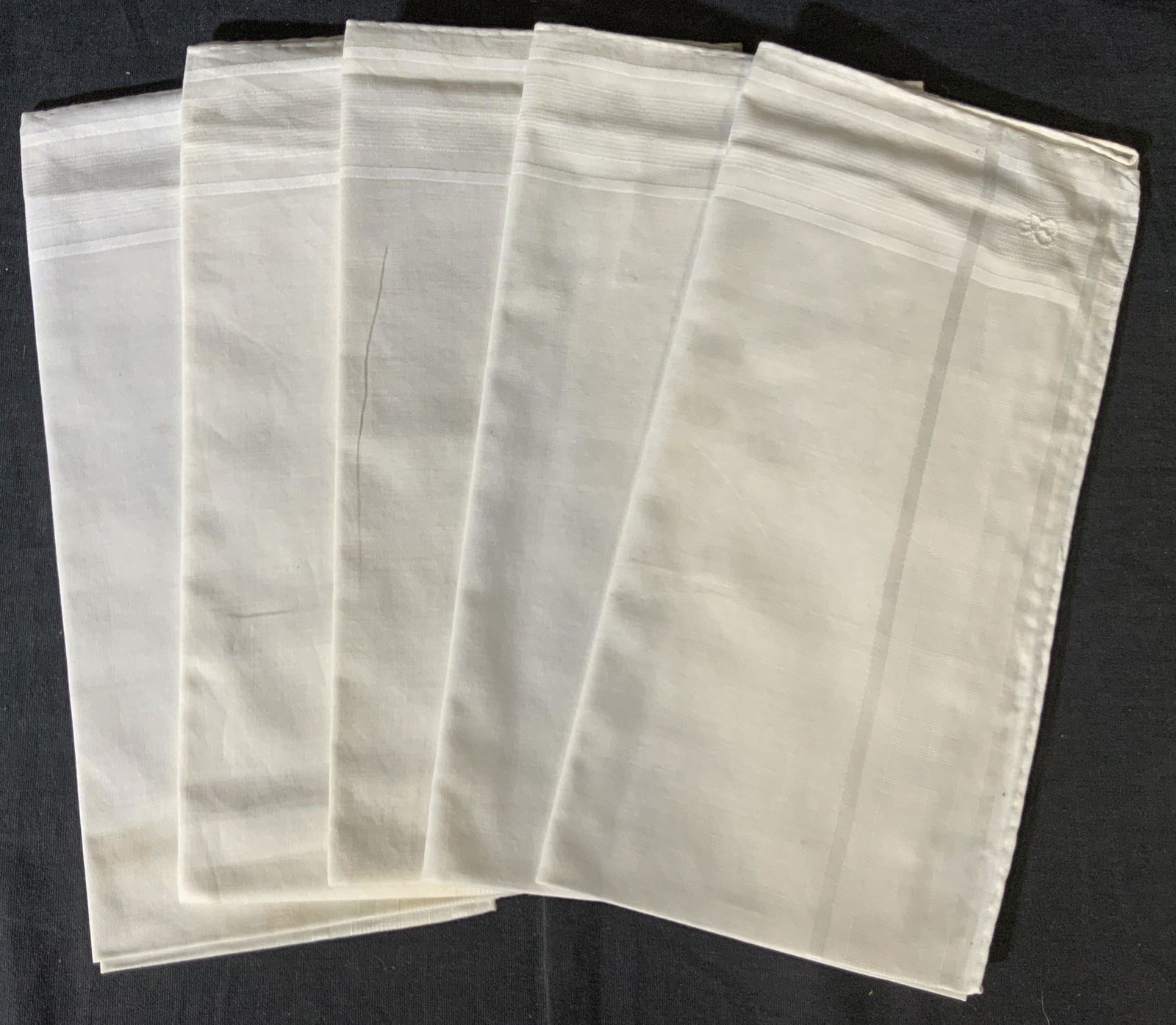 Lot 5 Vintage Napkins (1 of 6)