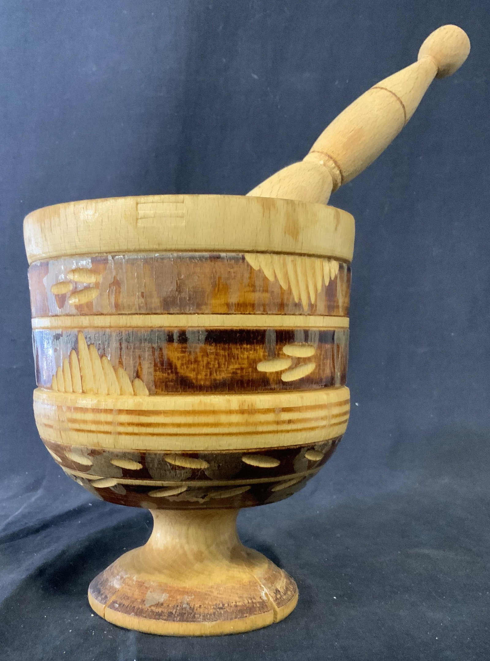 Wooden Decoratively Carved Pestle and Mortar: Wooden Decoratively Carved Pestle and Mortar, mortar measures 6 5/8 inches tall x 5 5/8 inches in diameter at widest point, pestle measure 10 inches tall x 1 3/4 inches in diameter at widest point, su