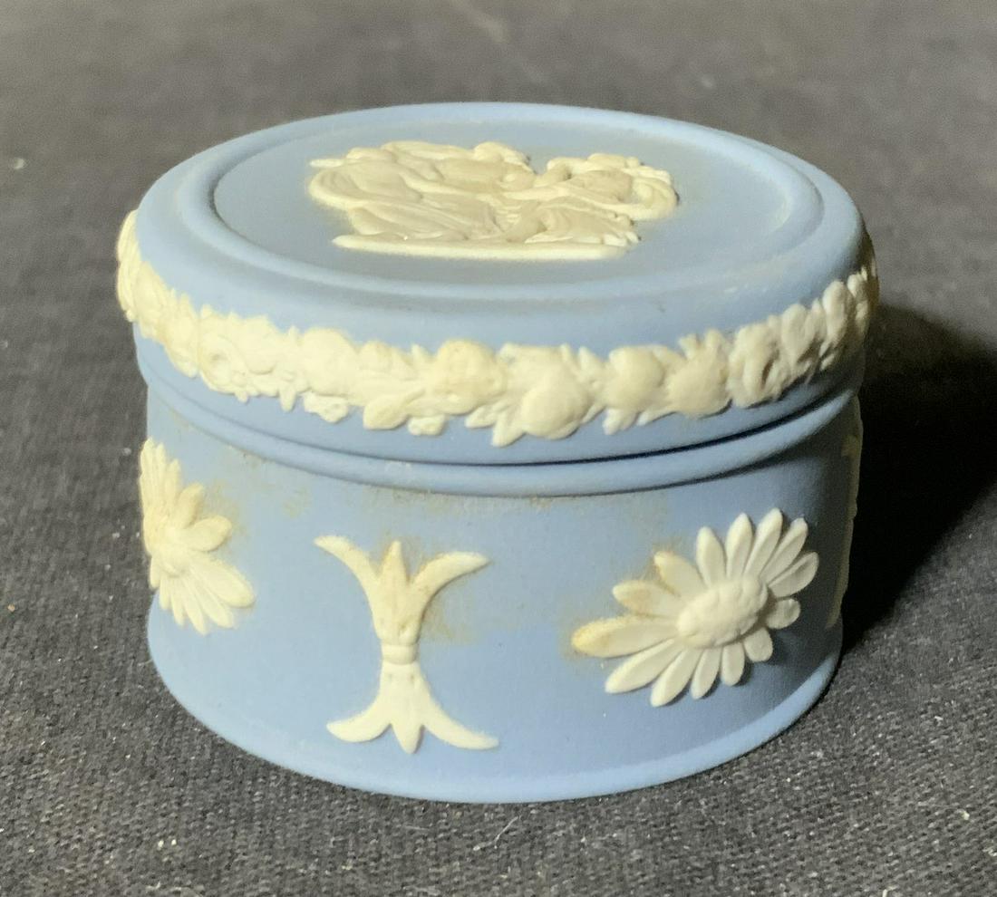 WEDGWOOD Jasper Ware Pill Box (1 of 5)
